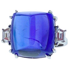 Bague en or blanc 18 carats avec tanzanite taille pain de sucre de 16,75 carats et diamants