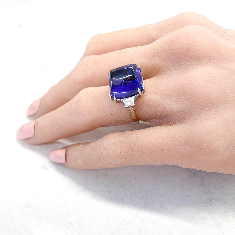 16.75 Carat Sugarloaf Tanzanite Diamond Ring in 18 Karat White Gold In New Condition For Sale In Chicago, IL