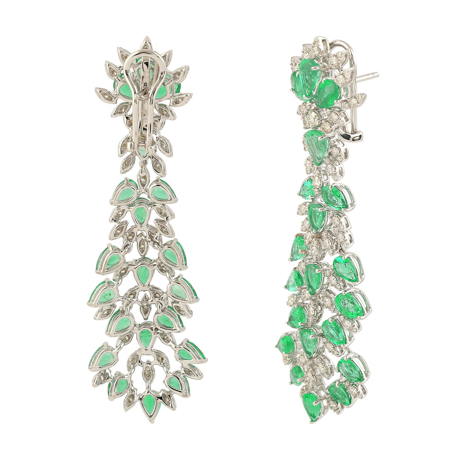 Contemporary 16.75 Carats Zambian Emerald 3.26 Carats Diamond 14 Karat Gold Drop Earrings For Sale