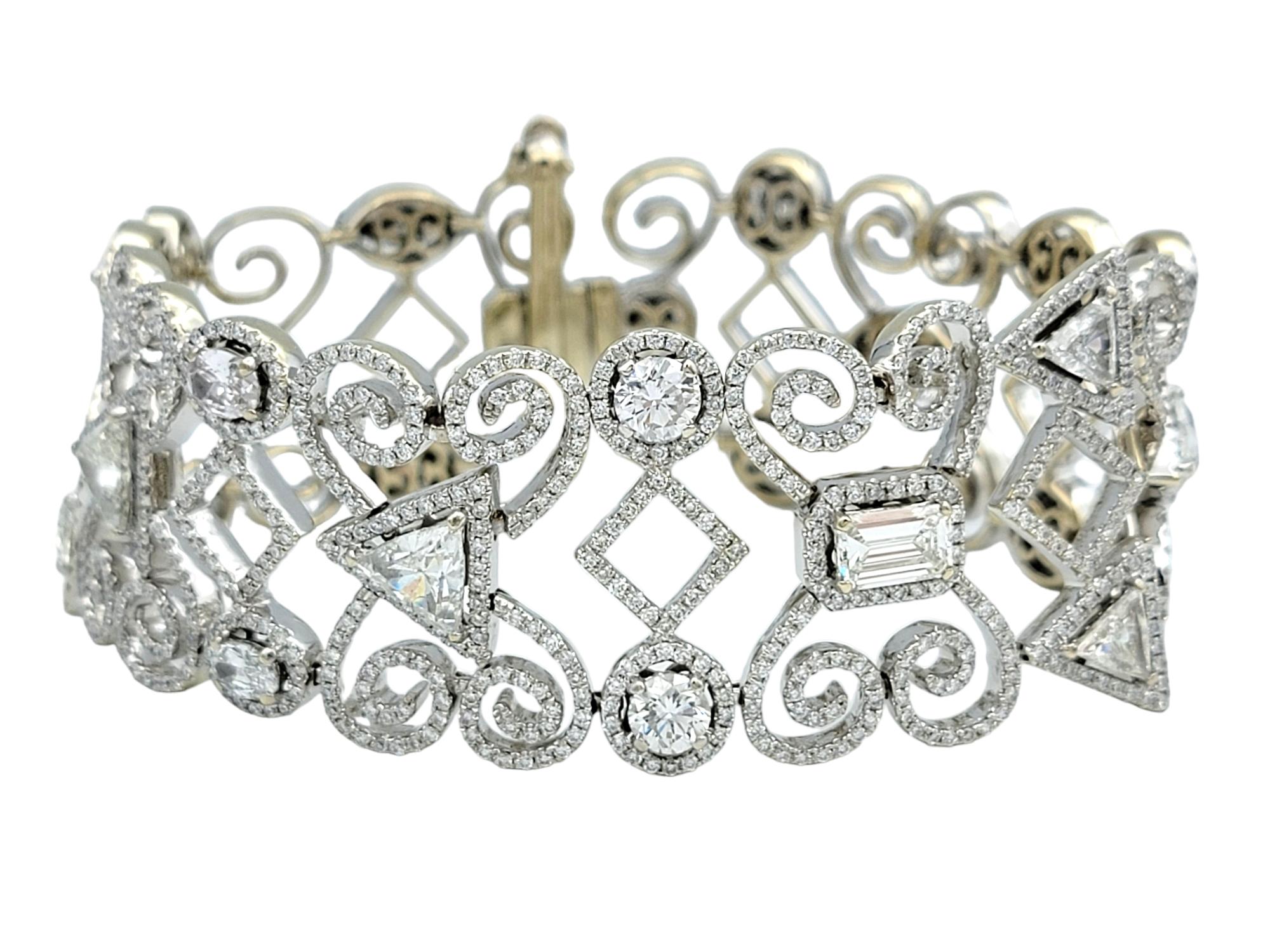 Concediti un lusso senza pari con questo squisito braccialetto di diamanti, un capolavoro della migliore artigianalità e di un'eleganza senza tempo. Questo splendido bracciale è caratterizzato da un intricato disegno a vortice aperto che si snoda