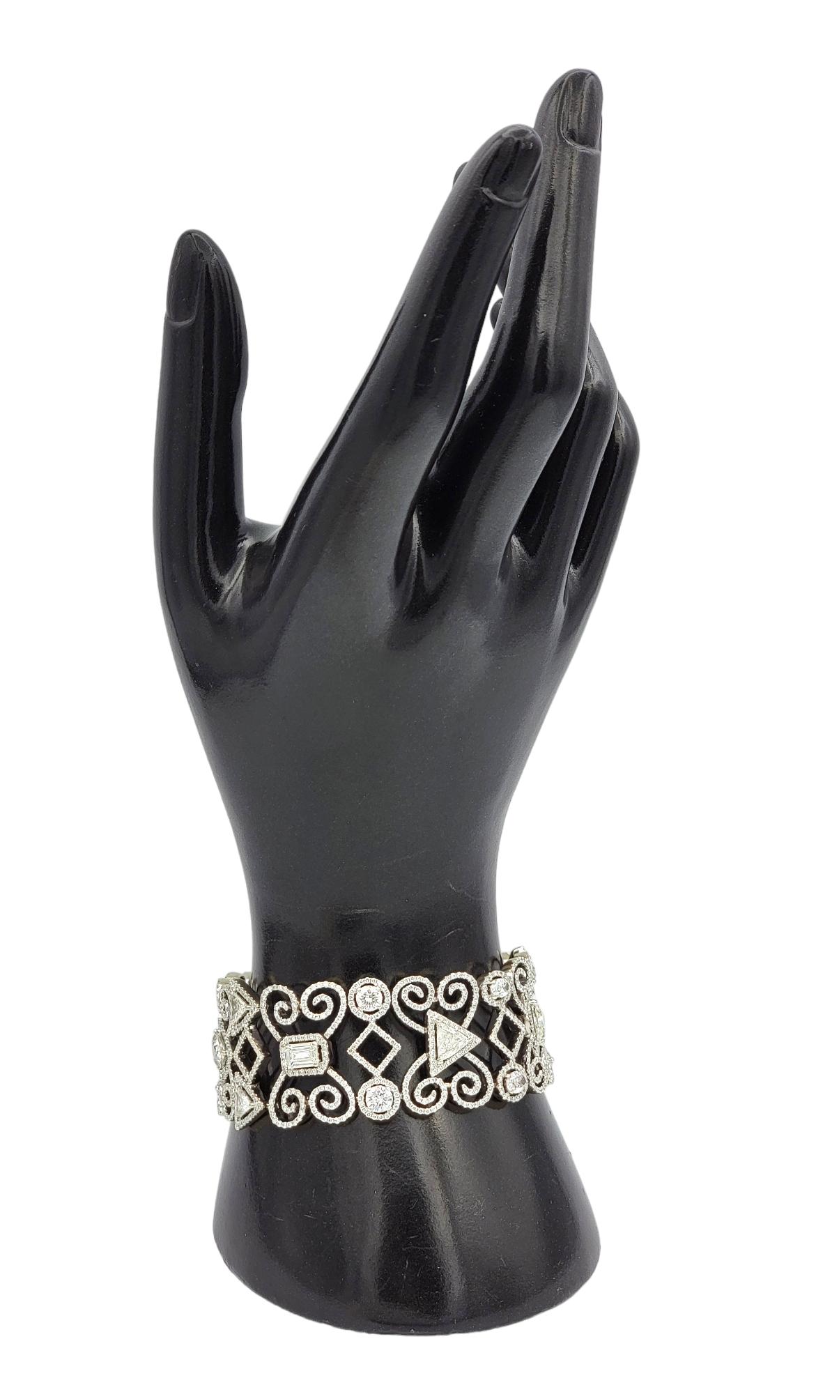 Bracciale a maglie larghe con diamanti da 16,79 carati e design a vortice aperto in oro bianco 14 carati in vendita 3