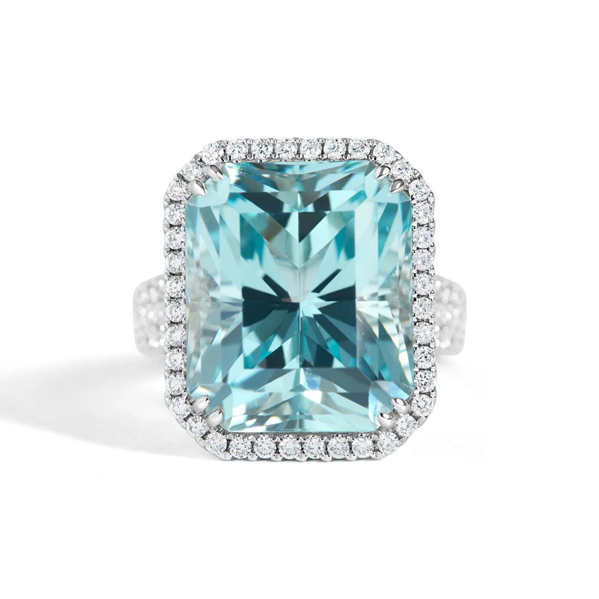 Anillo de cóctel de aguamarina y diamantes talla esmeralda de 16,79 quilates en venta 4