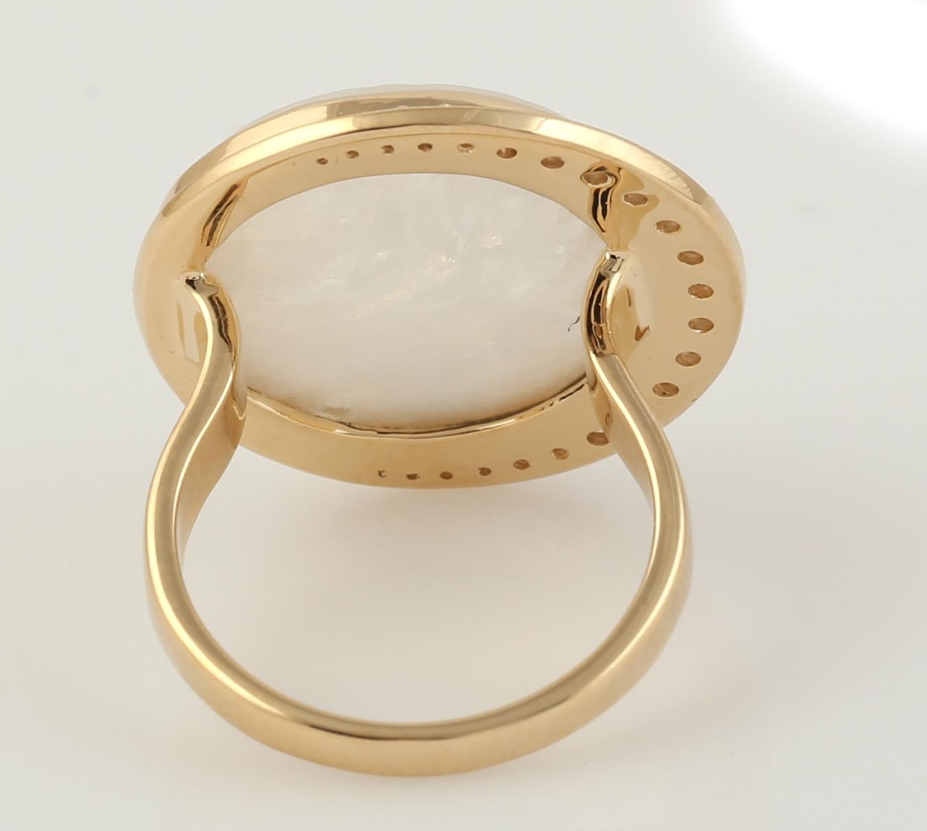 Art Nouveau 16.79 ct Moonstone Cocktail Ring With Diiamonds Made In 18k yellow Gold For Sale