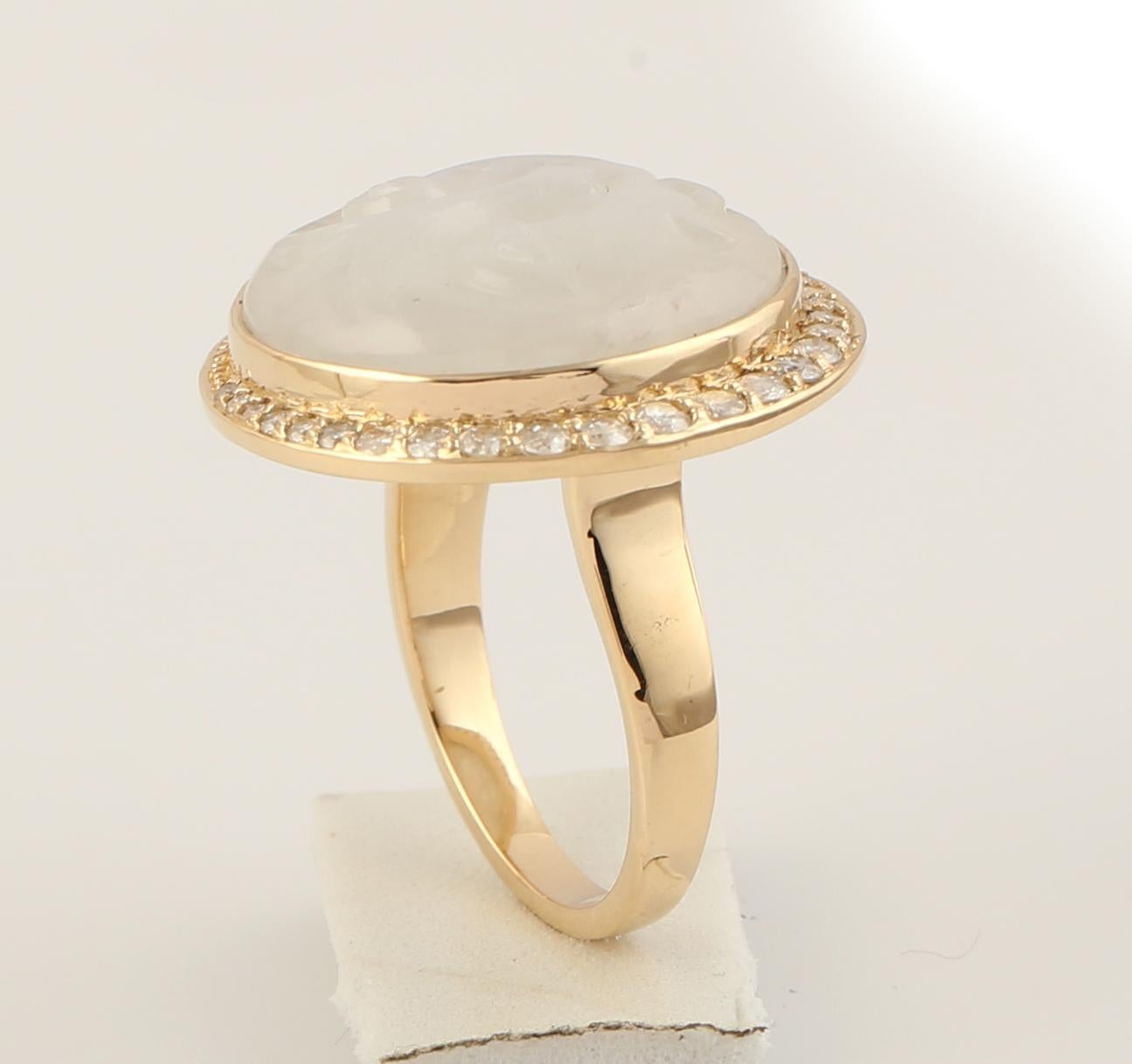 16.79 ct Moonstone Cocktail Ring With Diiamonds Made In 18k yellow Gold In New Condition For Sale In New York, NY
