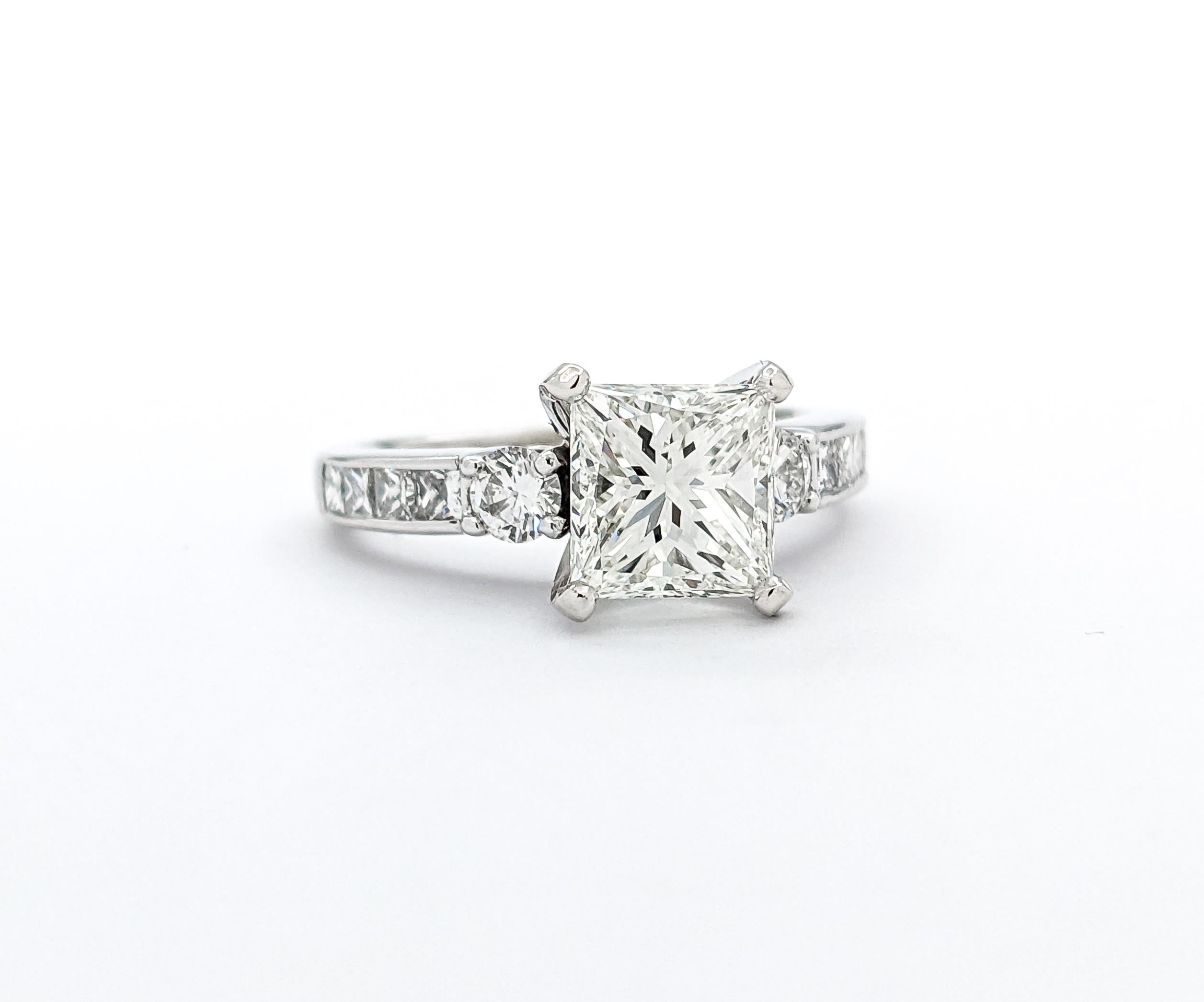 Women's 1.67ct Diamond Engagement Ring In White Gold For Sale