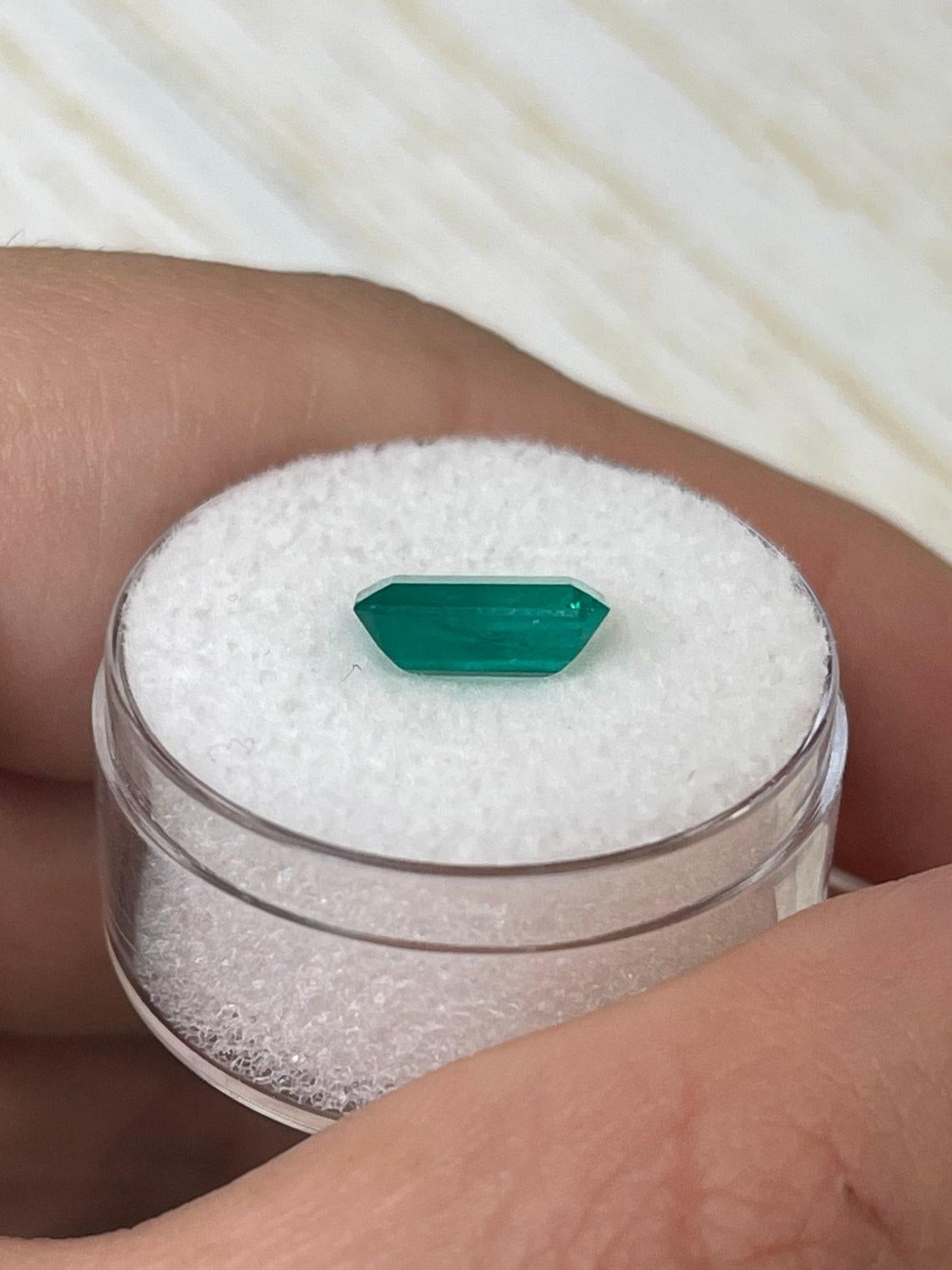1.67 Karat intensiver bläulich-grüner kolumbianischer Smaragd 9.6x5.8 mm Smaragdschliff echt für Damen oder Herren im Angebot