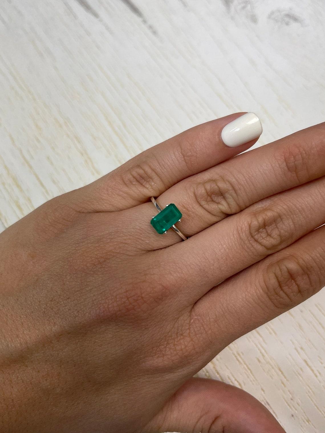 1.67 Karat intensiver bläulich-grüner kolumbianischer Smaragd 9.6x5.8 mm Smaragdschliff echt im Angebot 2