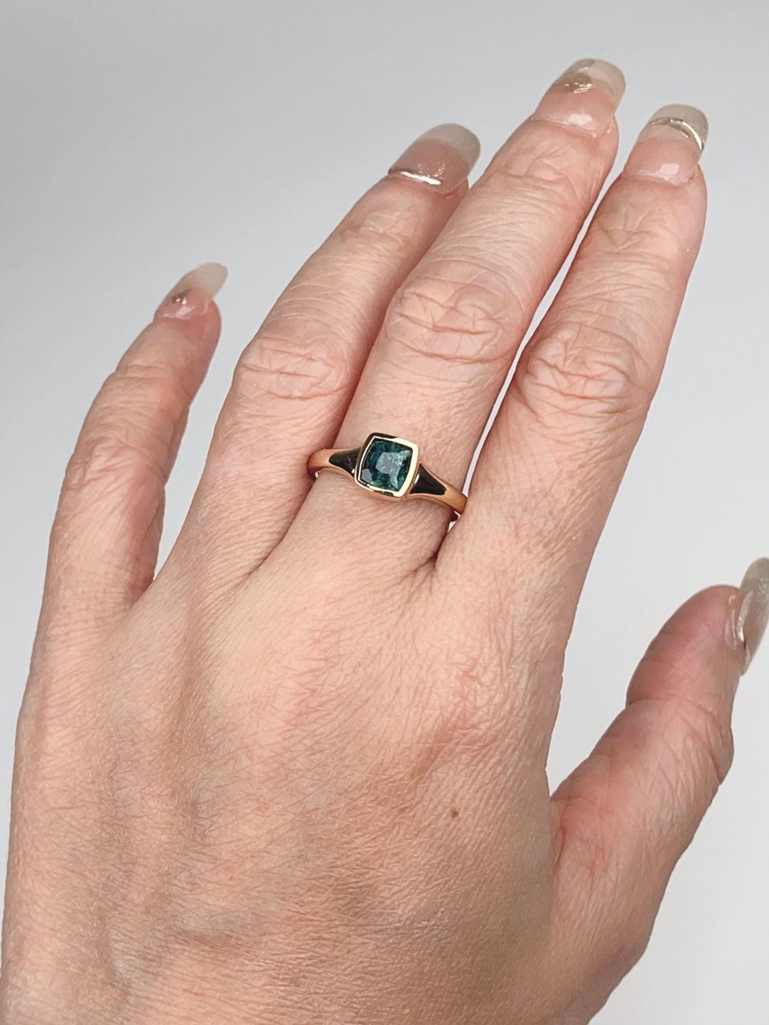 Femenino o masculino 1,67 ct Zafiro Montana Bisel Engastado Anillo de Compromiso Oro 14K R6783 en venta