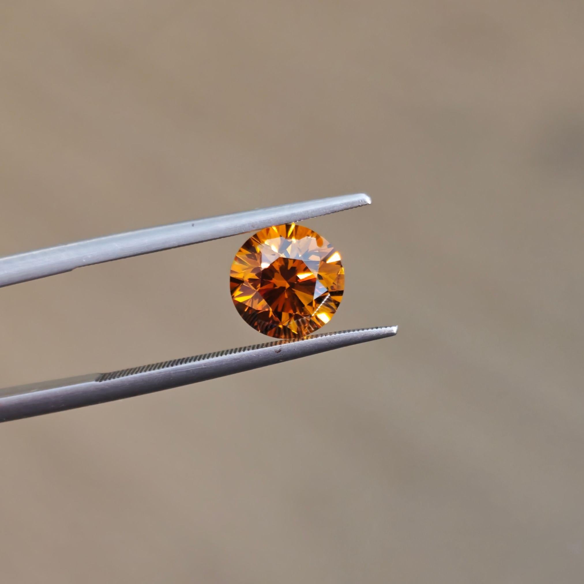 Diamant de 1,67 carat de couleur naturelle jaune-orange brunâtre  Taille ronde Brilliante, GIA en vente 6