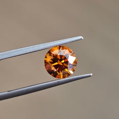 Diamant de 1,67 carat de couleur naturelle jaune-orange brunâtre  Taille ronde Brilliante, GIA