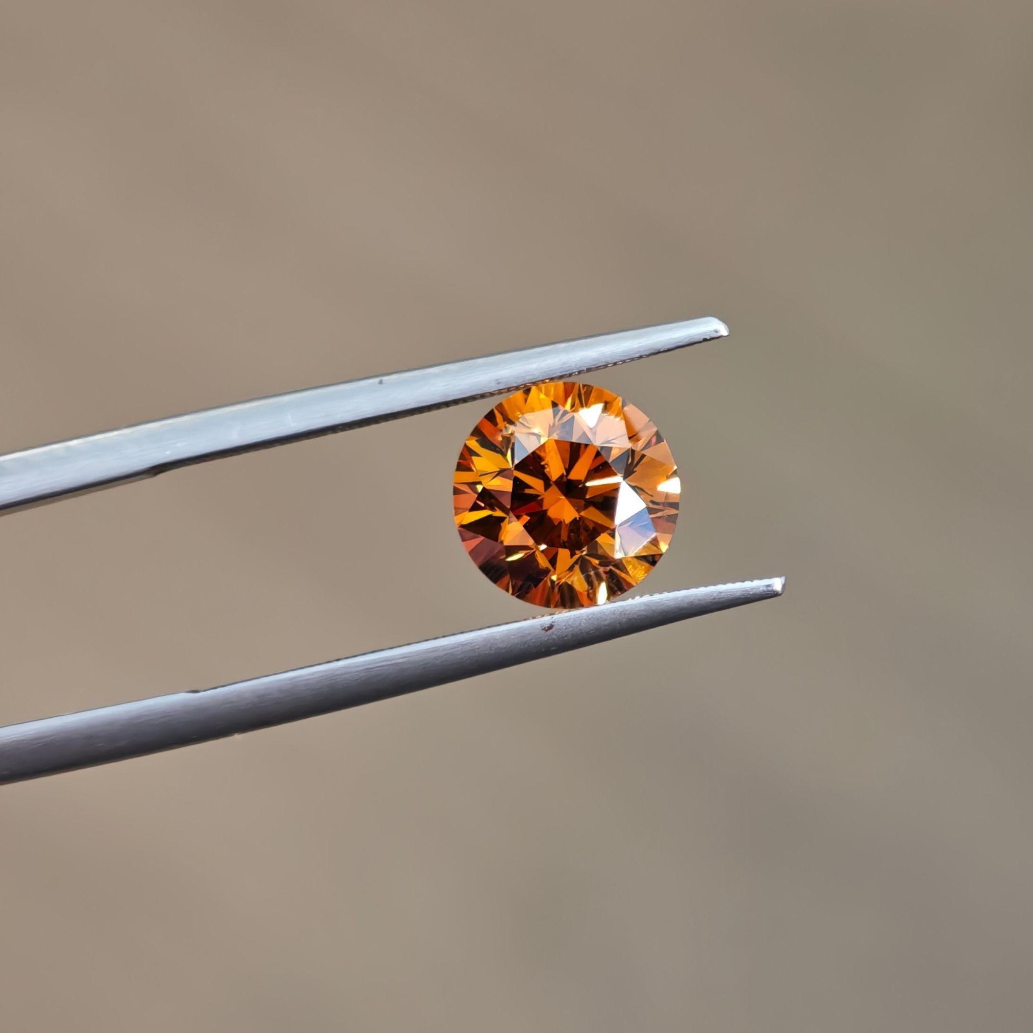 Diamant de 1,67 carat de couleur naturelle jaune-orange brunâtre  Taille ronde Brilliante, GIA en vente 5