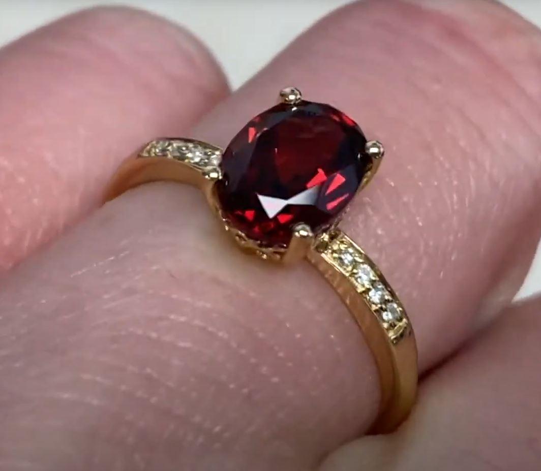 1.67ct Oval Cut Natural Garnet Engagement Ring, 14k Yellow Gold In Excellent Condition For Sale In New York, NY