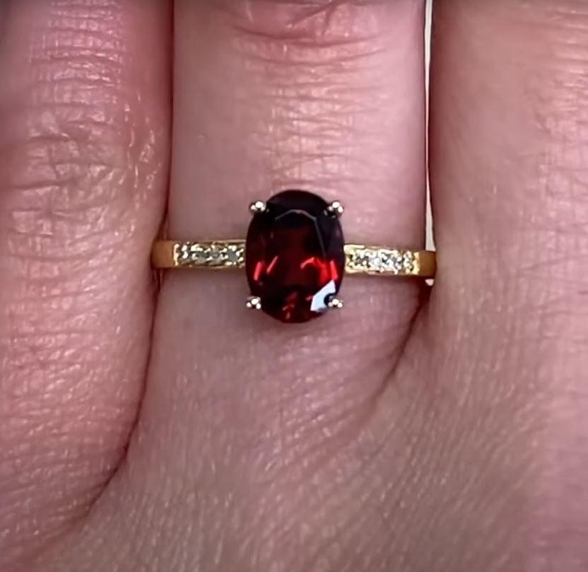 1.67ct Oval Cut Natural Garnet Engagement Ring, 14k Yellow Gold For Sale 1