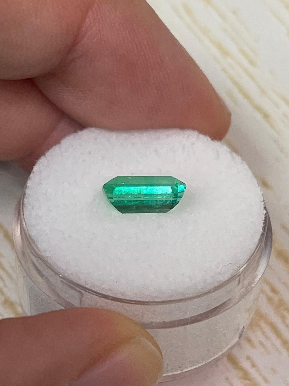 1,68 Quilates 9x6 Esmeralda Colombiana Verde Amarillenta - Talla Esmeralda Mina Muzo Mayo en Nuevo estado para la venta en Jupiter, FL