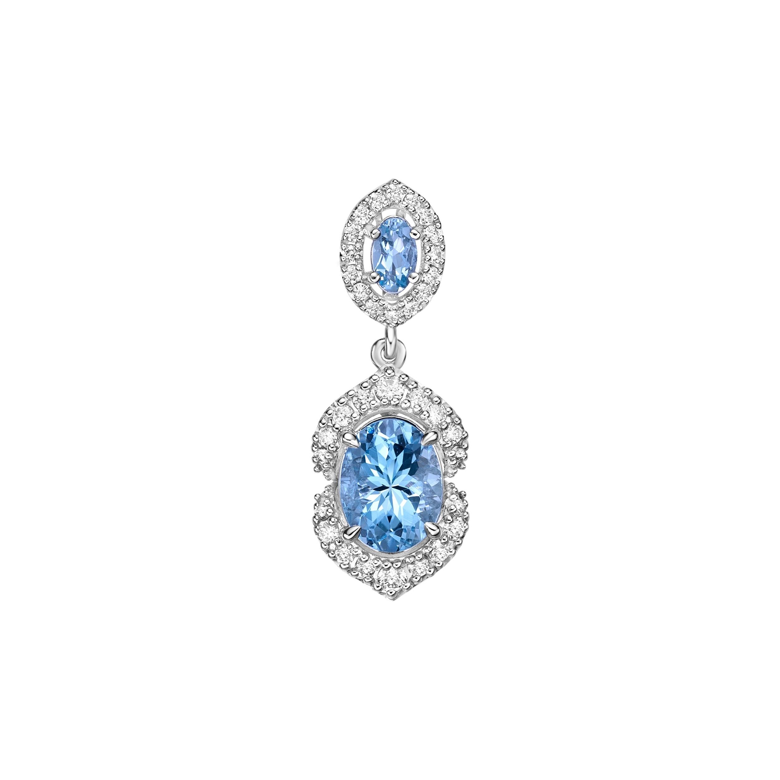 Elevate your look with our stunning Santa Maria aquamarine set, featuring a mesmerizing ice blue hue that radiates elegance. Enhanced with diamonds and crafted in white gold, this pendant offers a timeless allure with a touch of modern