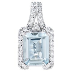 Pendentif aigue-marine de 1,68 carat en or blanc 18 carats avec diamant blanc.