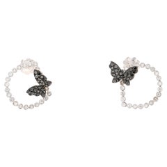 Boucles d'oreilles en or blanc 14 carats avec diamants noirs et blancs de 1,68 carat