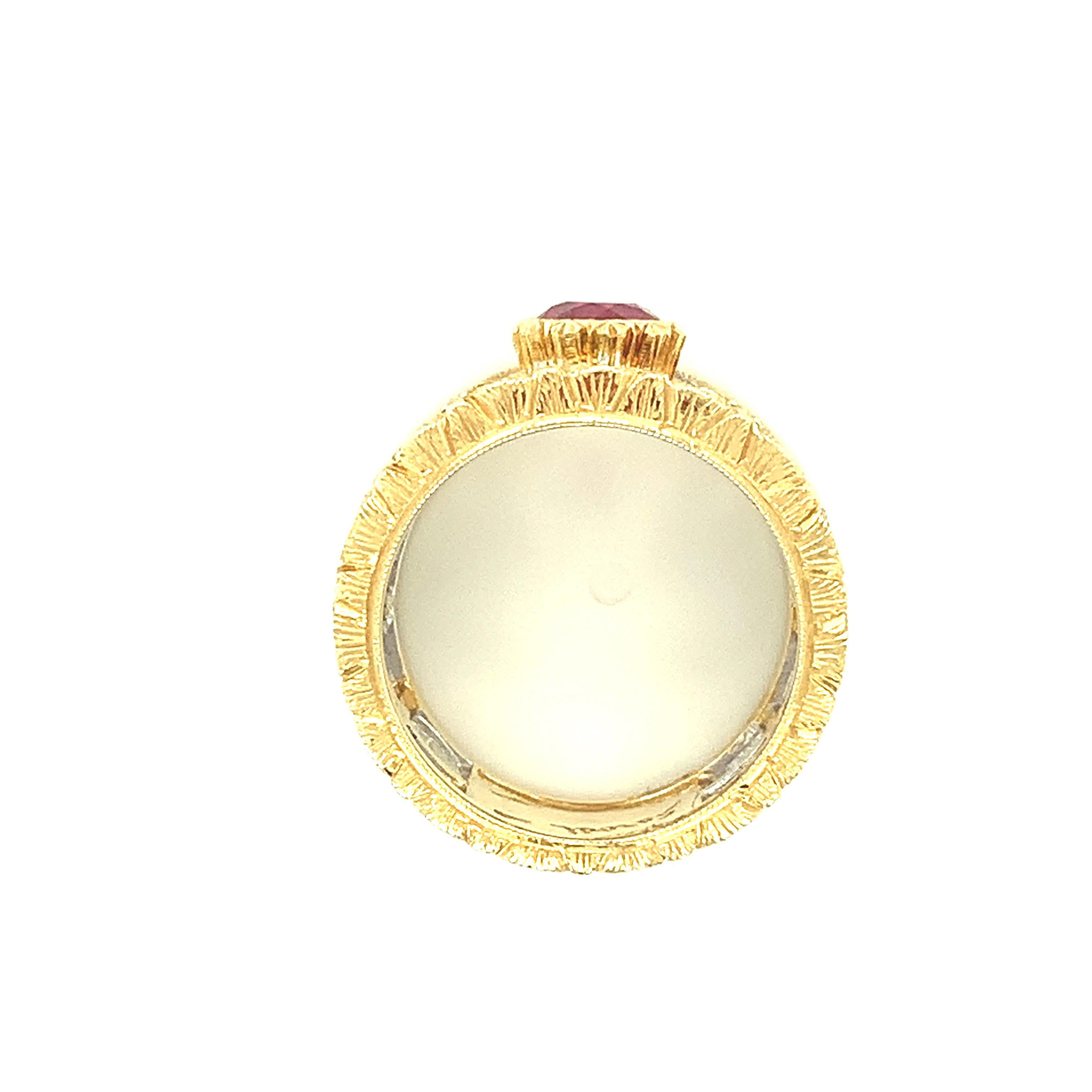 Bague de style Florentine en or blanc et jaune de 1,68 carat de rubis et de diamants  Pour femmes en vente