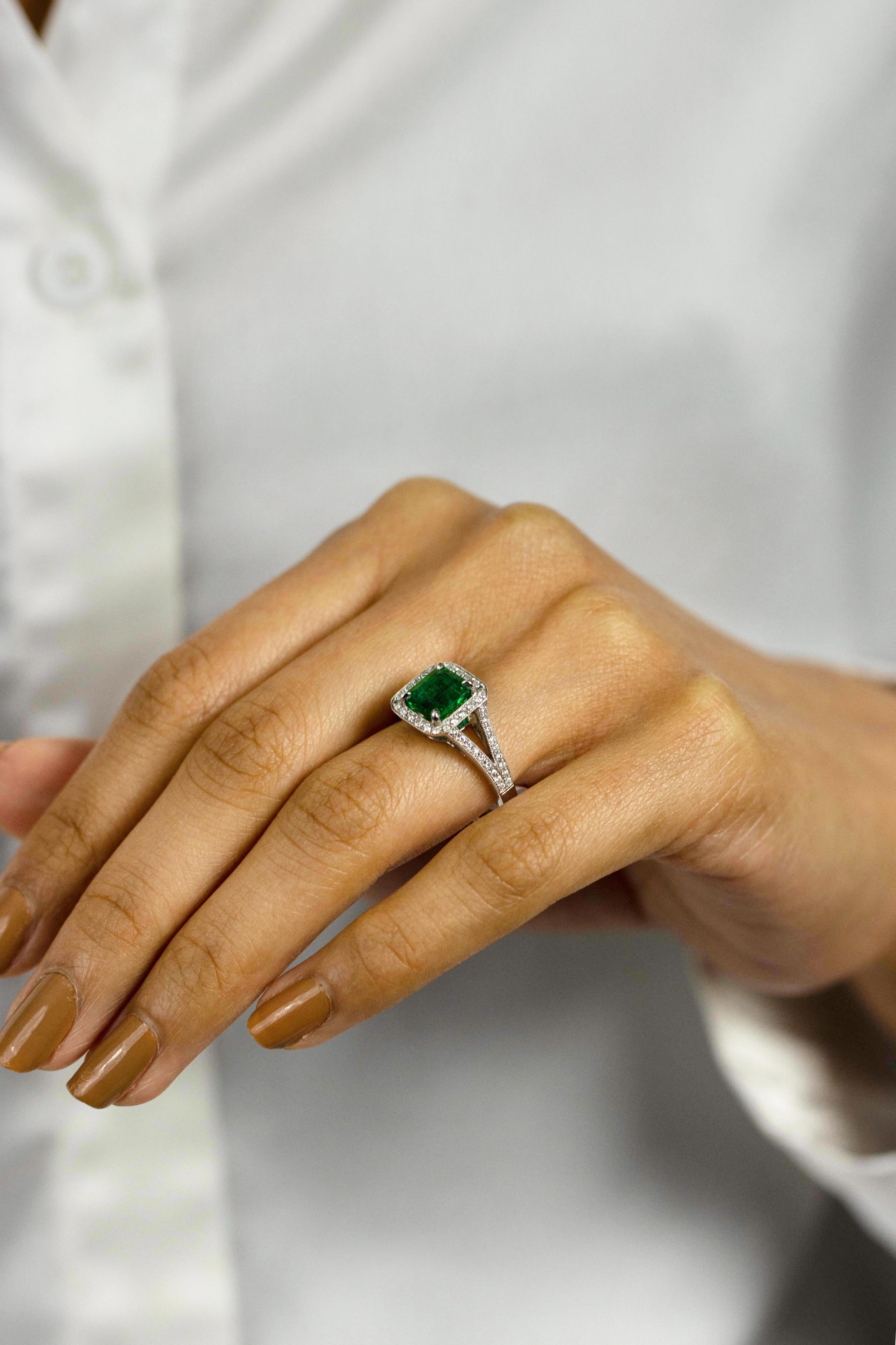 Roman Malakov 1.68 Carats Emerald Cut Emerald with Diamond Halo Engagement Ring In New Condition For Sale In New York, NY