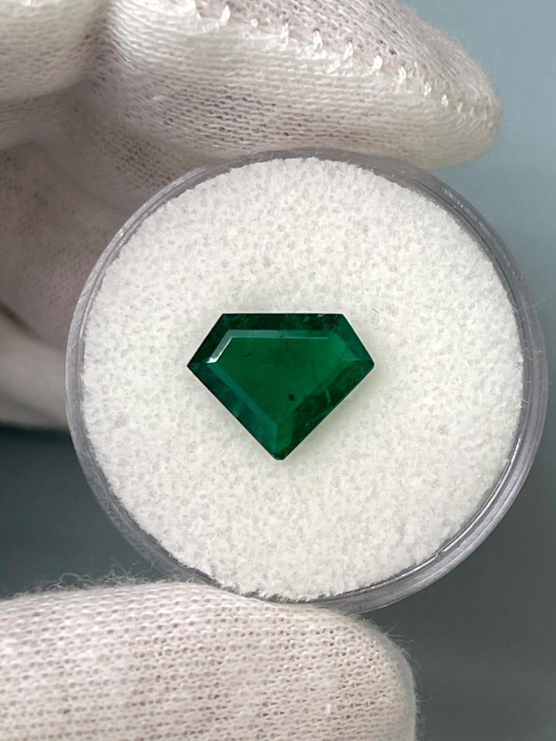 Modern 1.68 Carat Muzo Shield-Cut Colombian Emerald - AAA Natural Loose Gem For Sale