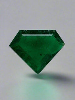 Émeraude colombienne taillée en bouclier Muzo de 1,68 carat - AAA Natural Loose Gem