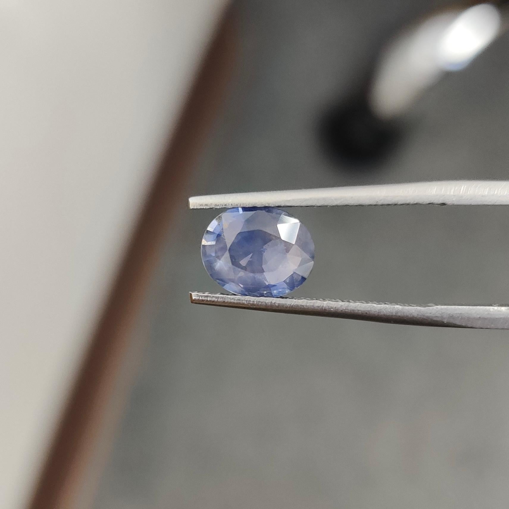 1.68 Carat Oval Cut Color Changing Natural Sapphire Gemstone In New Condition For Sale In Bangkok, TH