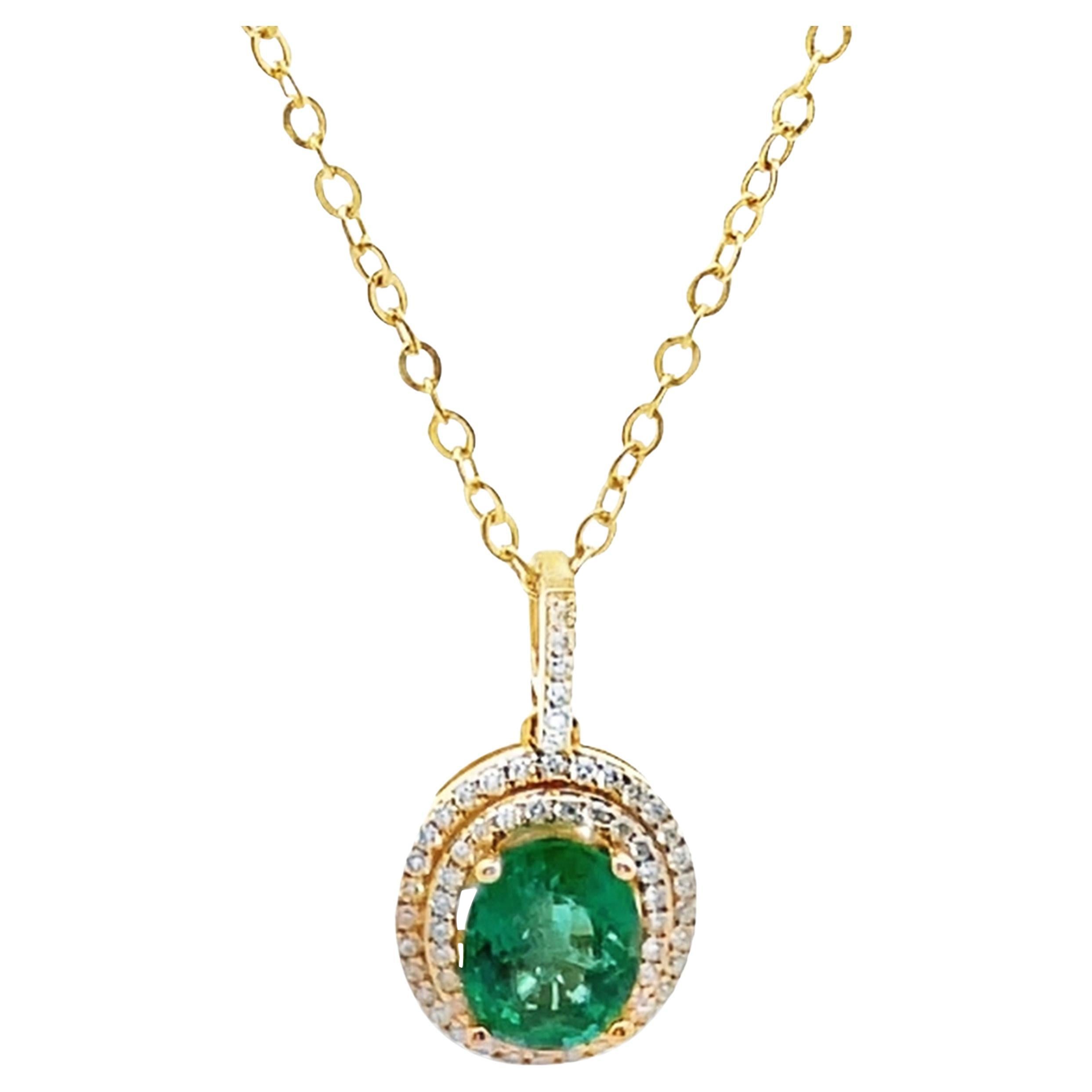 1,68 Karat Ovaler Smaragd Doppelhalo 14K Gelbgold Halskette 0,32 Karat Diamanten im Angebot