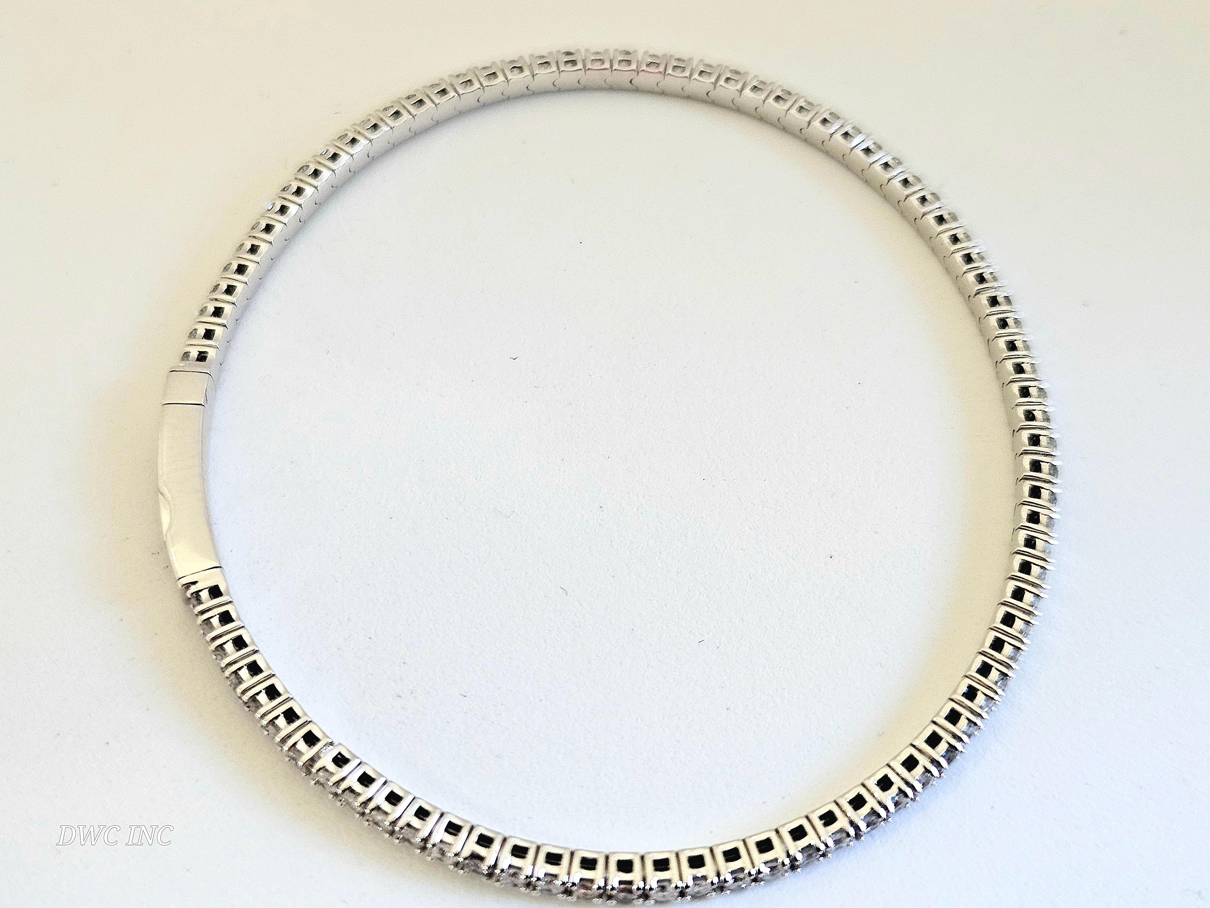 1.68 Carat Natural diamond Full Bangle bracelet round-brilliant cut  Or blanc 14k. 
7 pouces. 85pcs Moyenne H-,I  2,1 mm de large. Très brillant 6.52 grammes.

*Expédition gratuite à l'intérieur des États-Unis