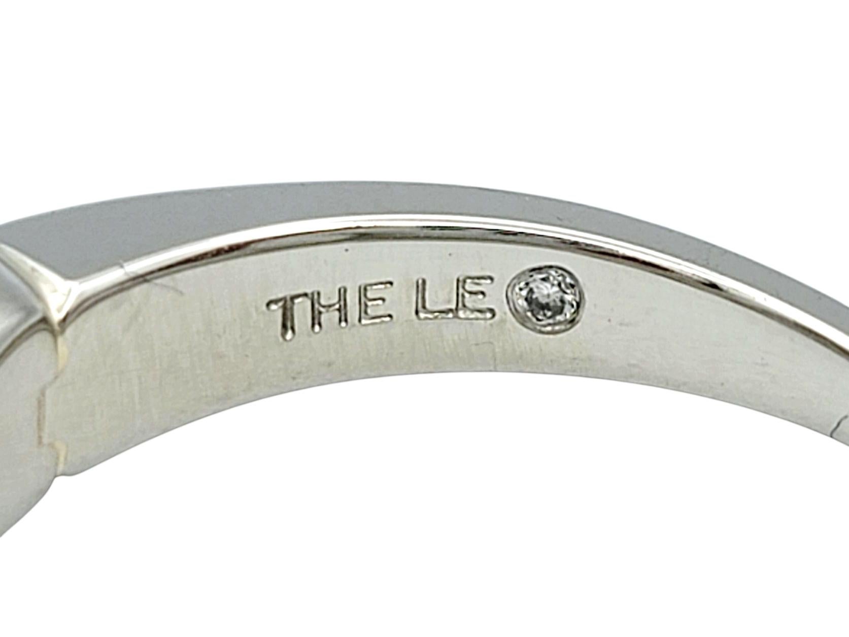 Anello a fascia con cinque pietre di diamante The Leo Diamond da 1,68 carati totali in platino lucido in vendita 1