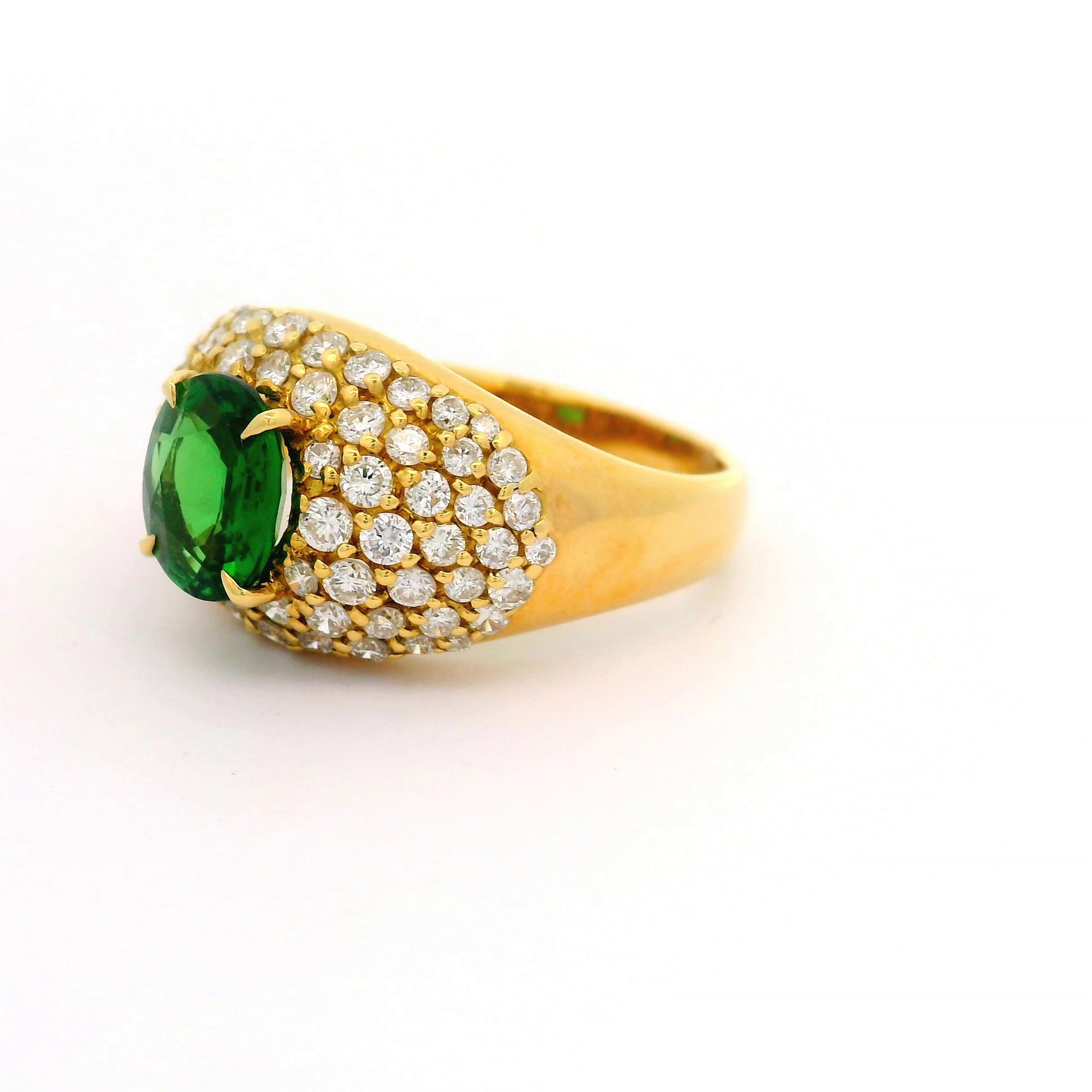 Contemporary 1.68 Carat Tsavorite Pave Diamond 18k Yellow Gold Ring For Sale