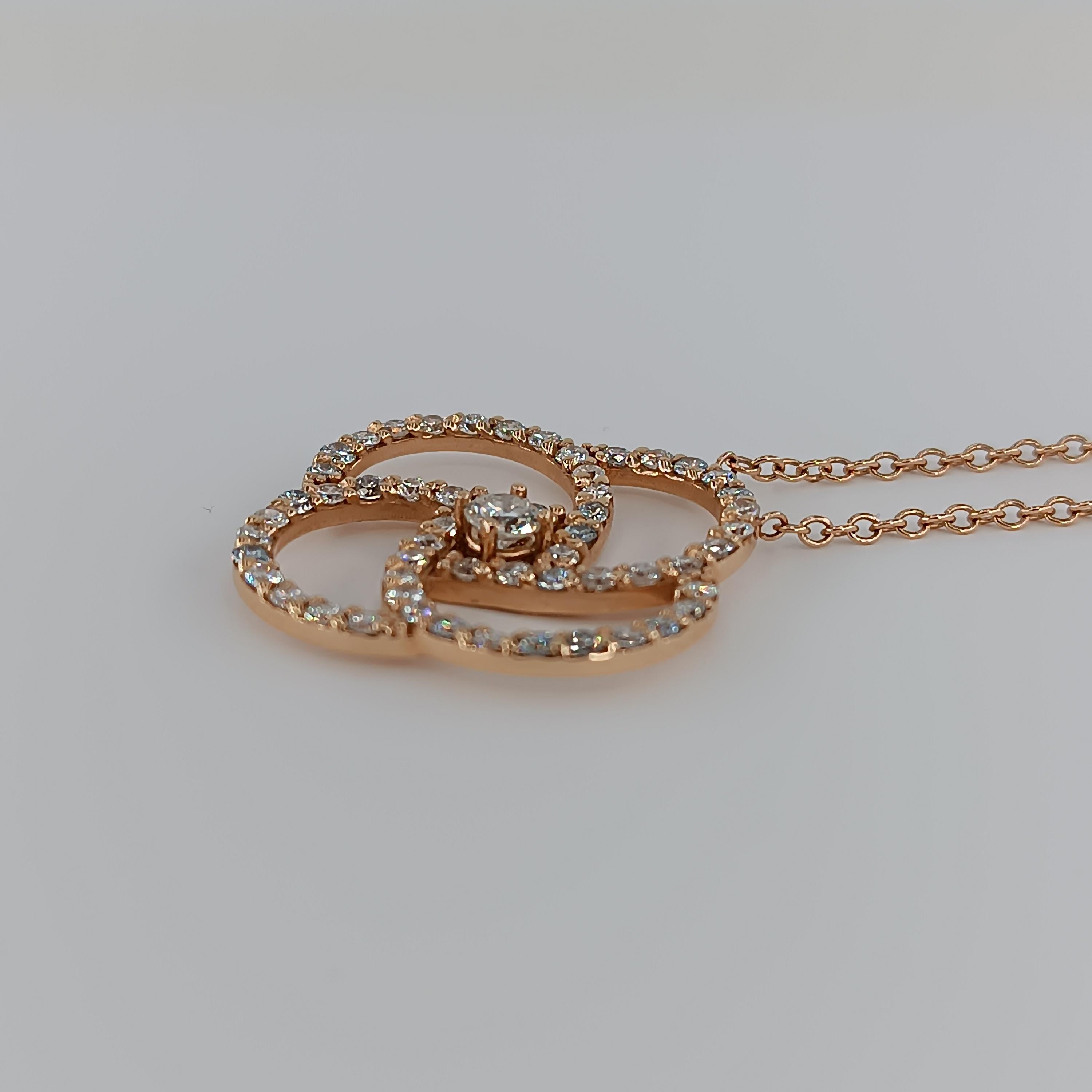 Women's 1.68 Carat VS G Rose Gold Necklace with Central Diamond 0.25 Carat For Sale