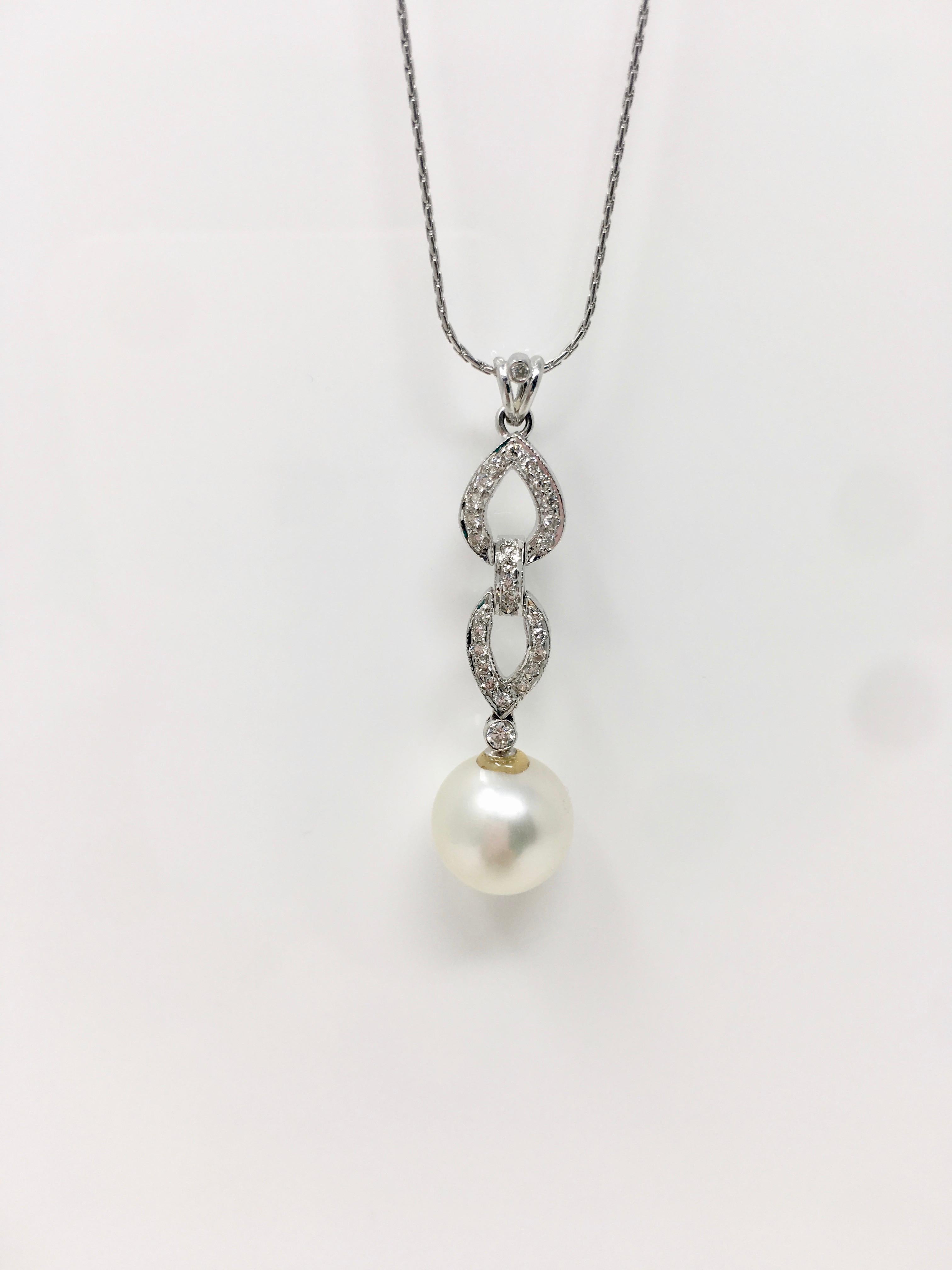 Women's 1.68 Carat White Diamond And White Pearl Three Piece Pendant Set In 18K Gold  For Sale