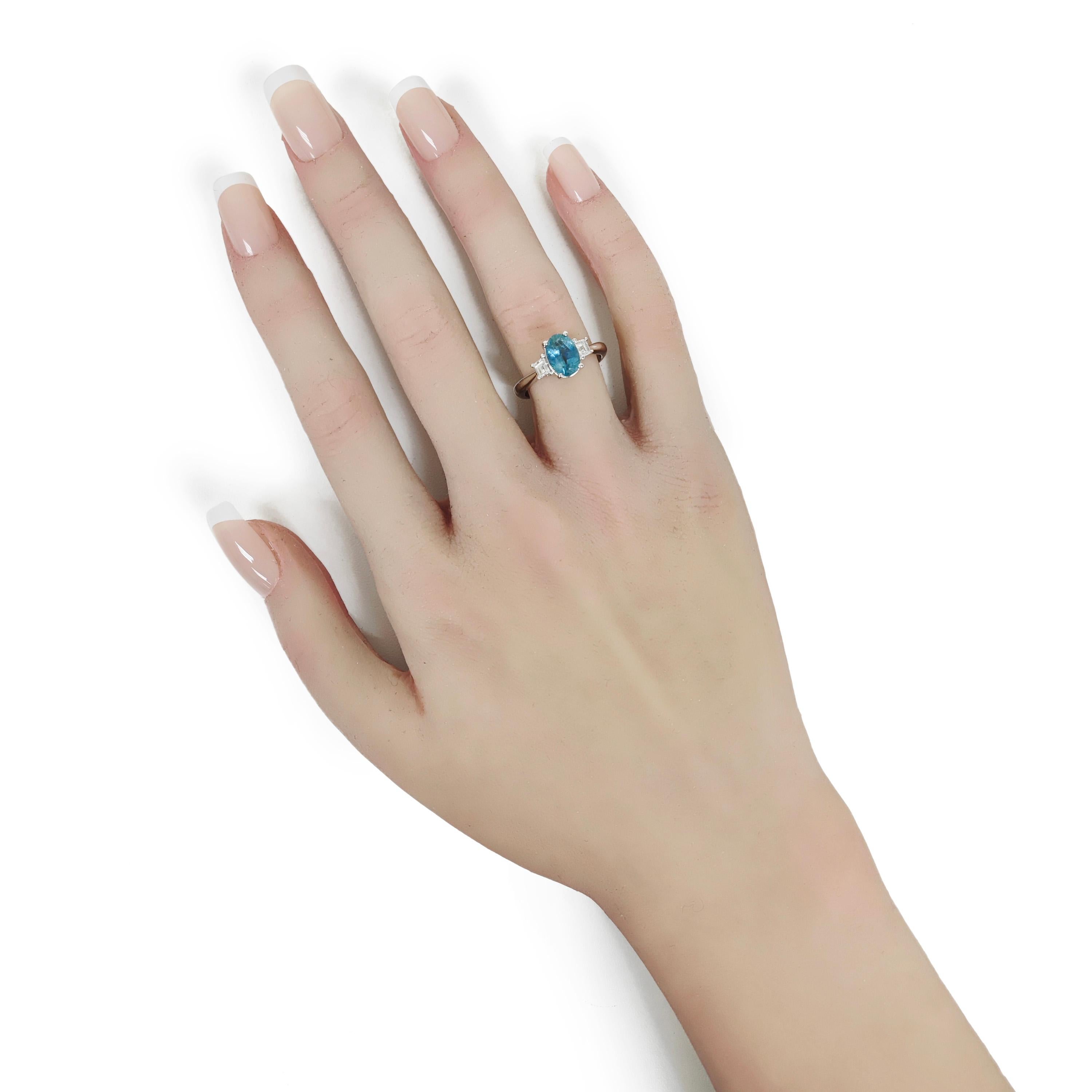 Oval Cut 1.68 Carats Aquamarine and White Diamond White Gold Ring For Sale
