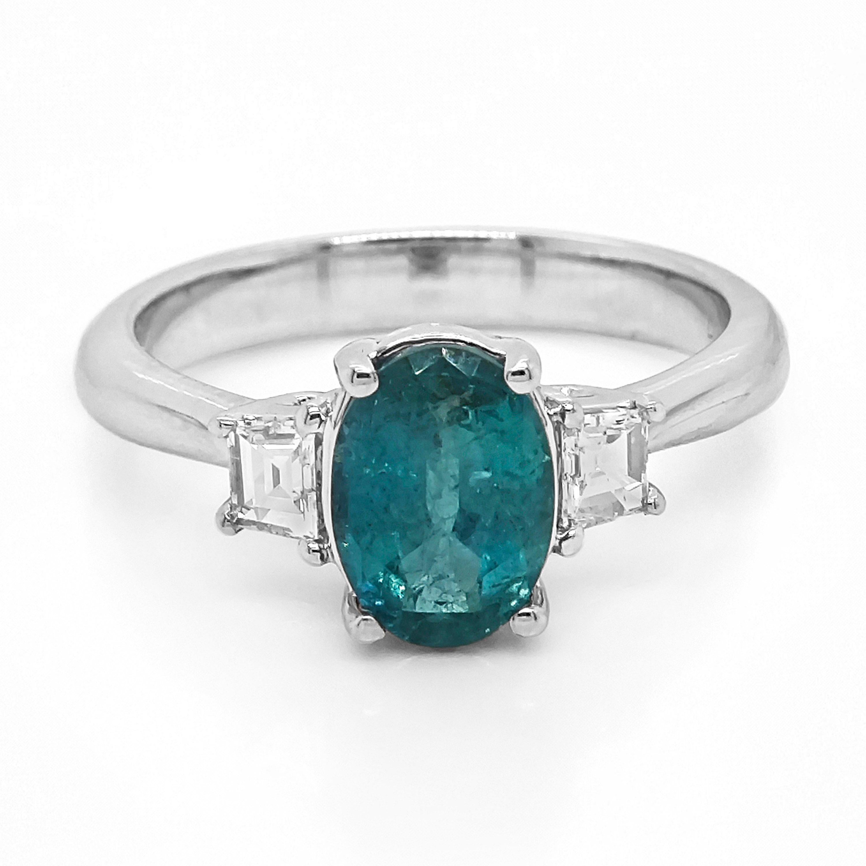 Women's or Men's 1.68 Carats Aquamarine and White Diamond White Gold Ring For Sale