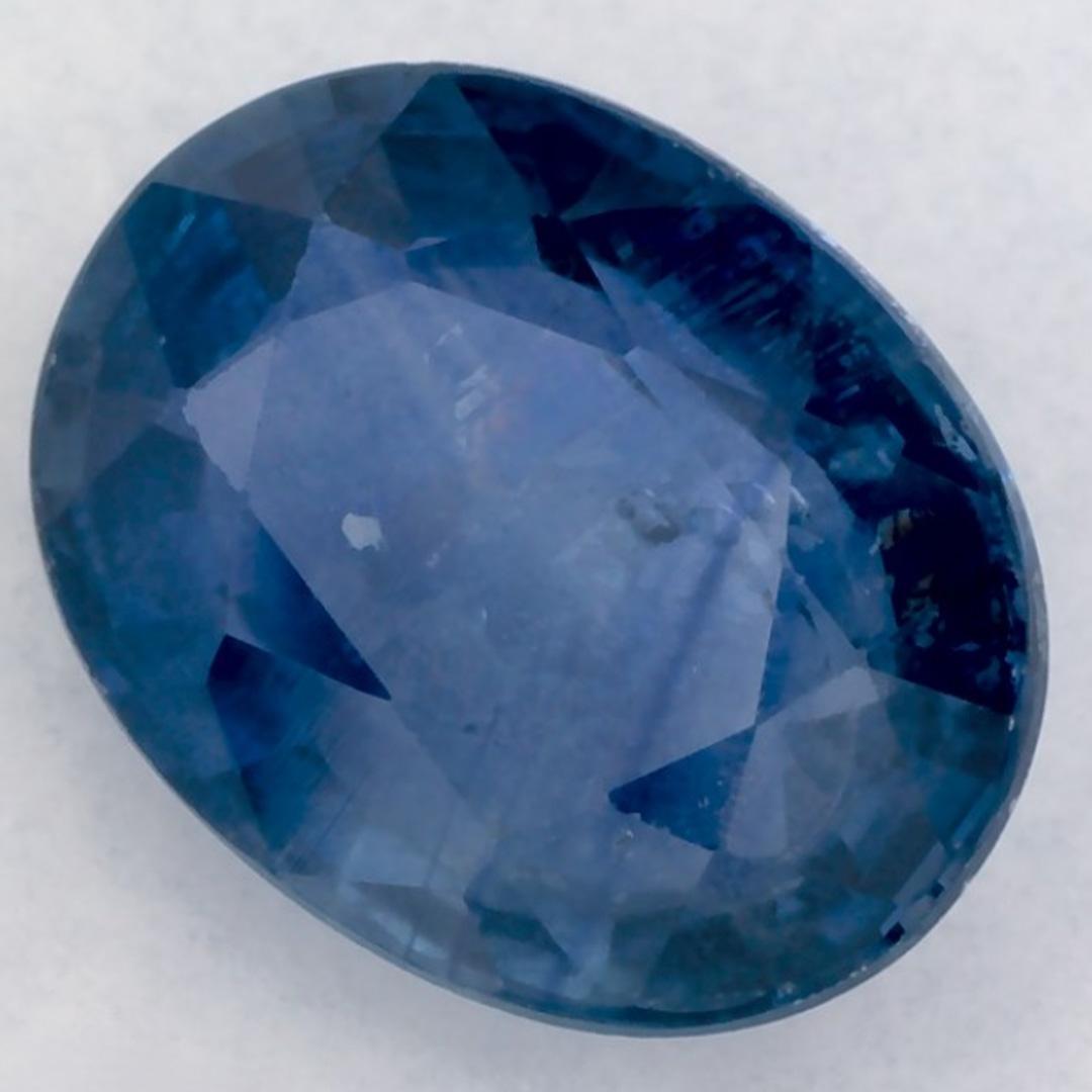 Dieser natürliche blaue Saphir bietet Eleganz und Raffinesse. Mit seiner satten Farbsättigung und seinem präzisen Schliff ist er das perfekte Herzstück für einen Verlobungsring oder ein luxuriöses Schmuckdesign.

Dieser Saphir stammt aus Sri Lanka