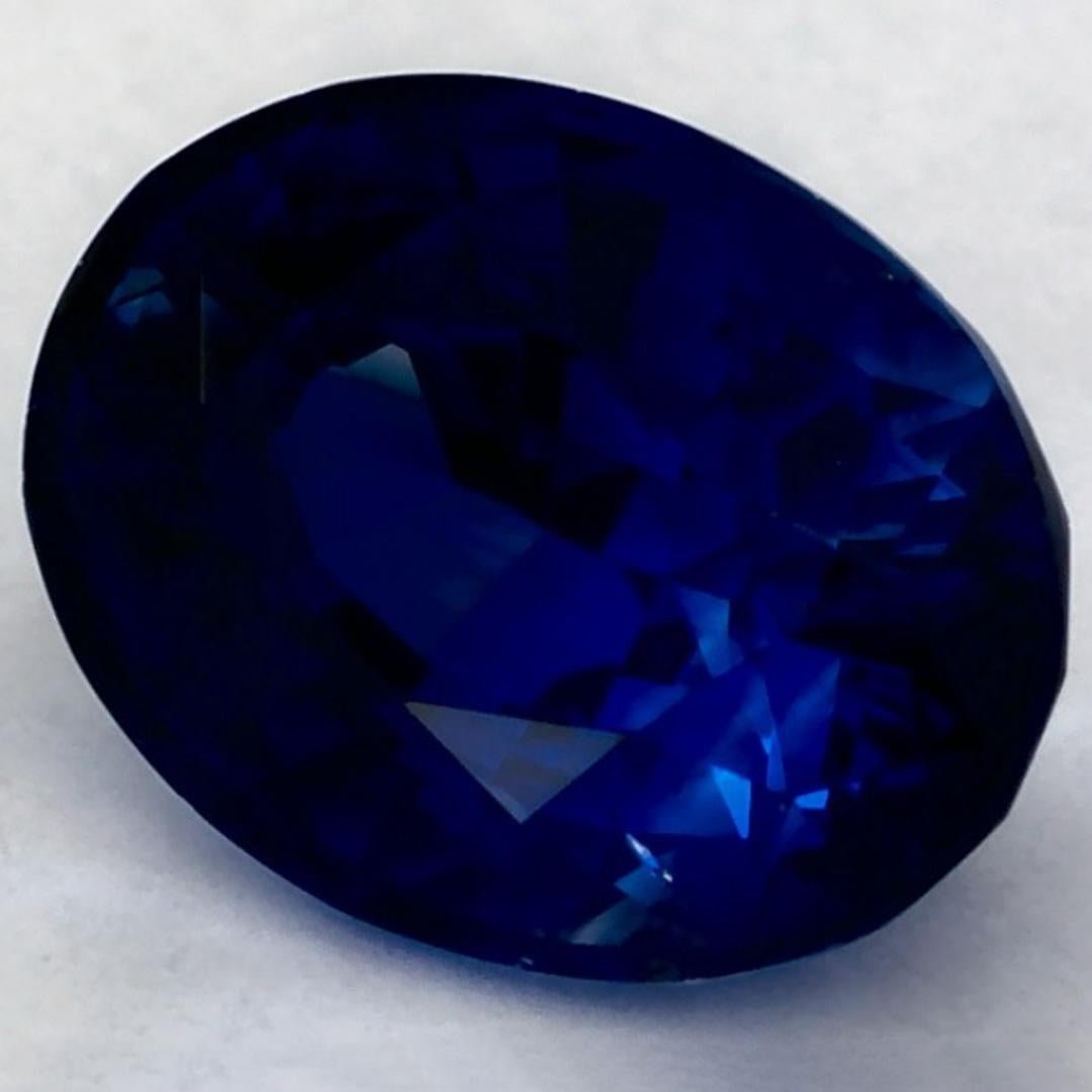 Ce saphir bleu naturel offre élégance et sophistication. Avec sa riche saturation de couleurs et sa coupe précise, il constitue la pièce maîtresse parfaite pour une bague de fiançailles ou une conception de bijoux de luxe.

Ce saphir provient du Sri