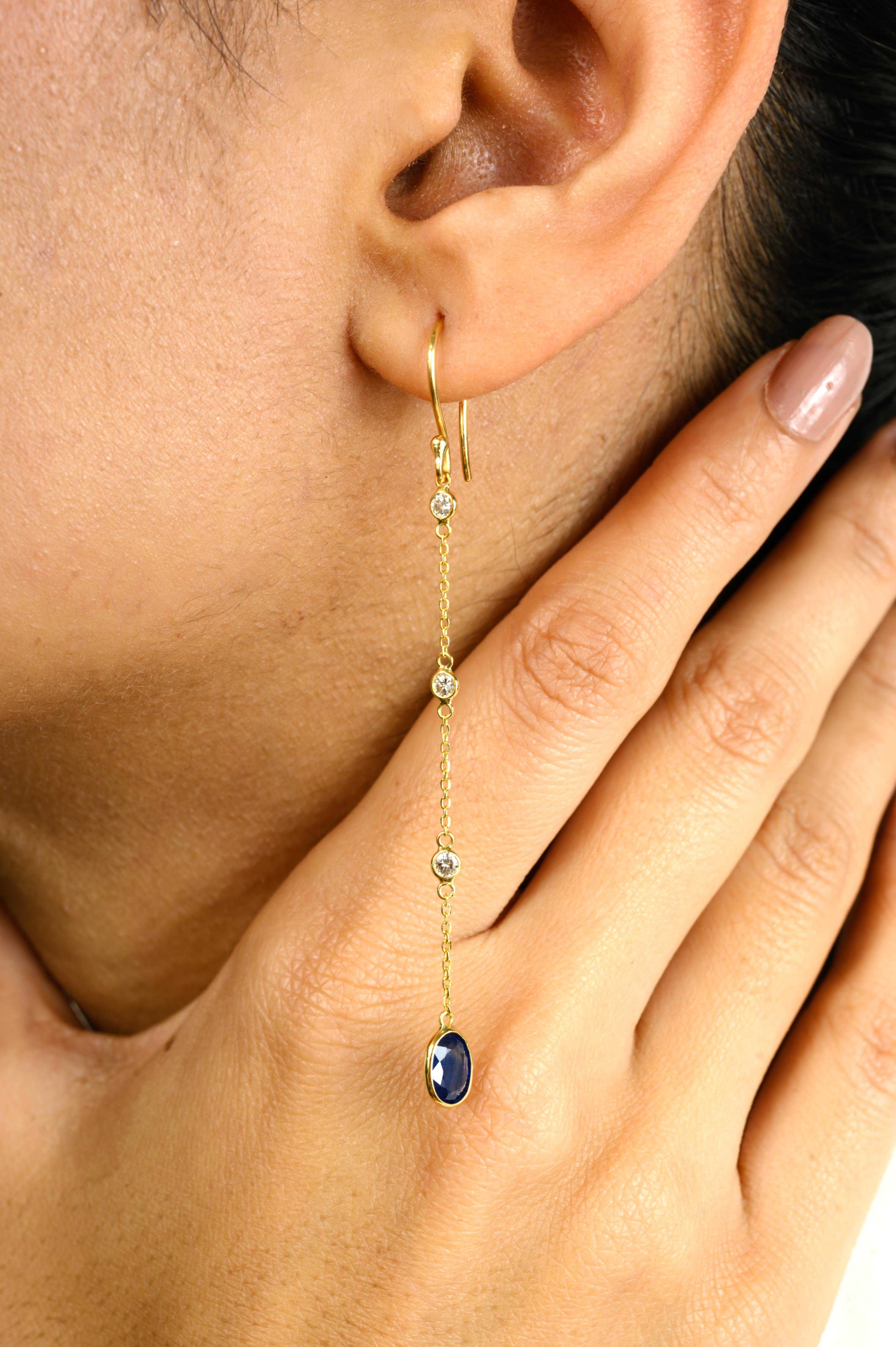 Moderno Orecchini a catena lineare con zaffiro blu e diamante da 1,68 carati in oro giallo 18 carati per lei in vendita