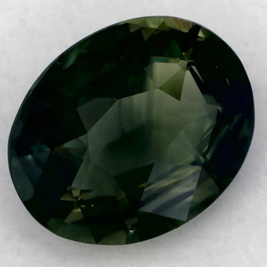Questo zaffiro verde naturale offre eleganza e raffinatezza. Con la sua ricca saturazione del colore e il taglio preciso, è il centro perfetto per un anello di fidanzamento o un gioiello di lusso.

Questo zaffiro proviene dallo Sri Lanka (Ceylon),