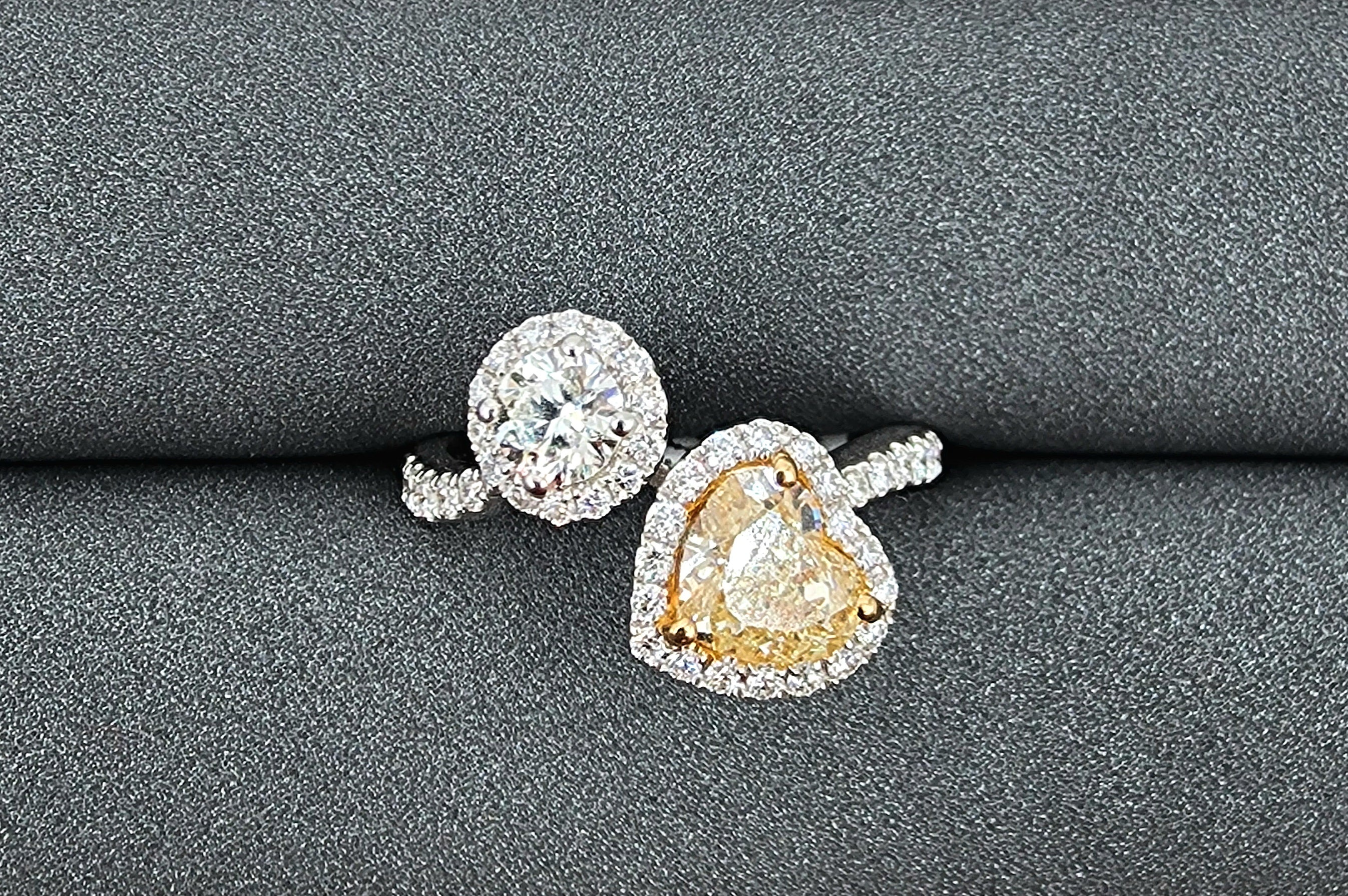 Anello con diamante giallo naturale Moi Et Toi da 1,68 carati in vendita