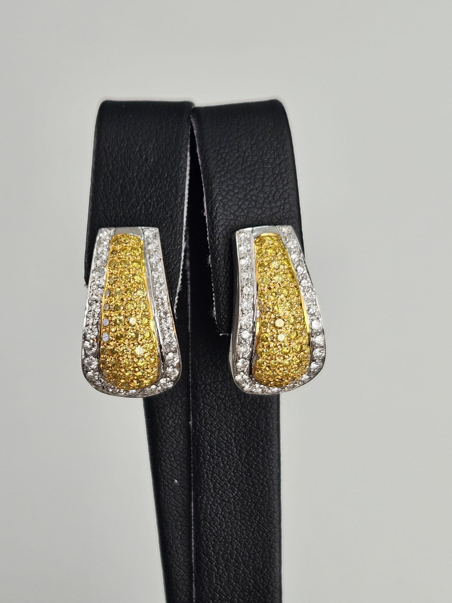 1.68 cts Canary and White Diamond Tear Drop Earrings In New Condition For Sale In New York, NY
