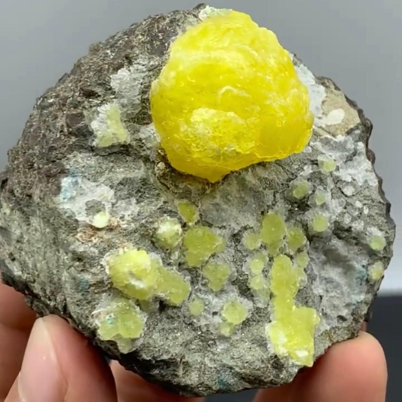 Adam Style 168 Grams Isolated Lemon Yellow Brucite Ball On Chromite Matrix From Pakistan For Sale