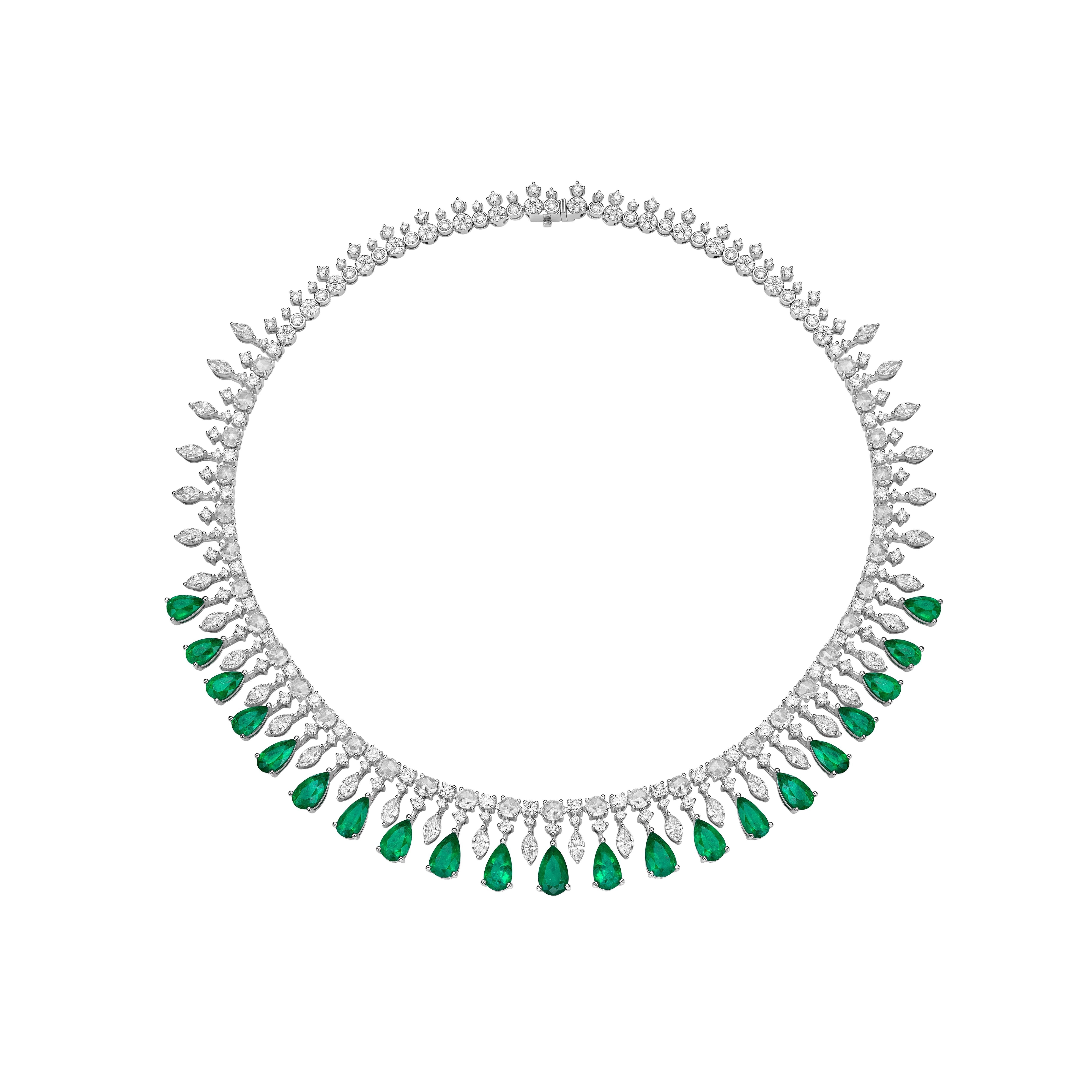 Sunflower Emeralds par Sunita Nahata Fine Design. Cette collection présente des émeraudes d'un vert éclatant serties sur un lit de diamants blancs éblouissants en or blanc. Il s'agit d'un collier de mariage délicat et délicat, mais qui dégage un