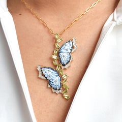 16.82 Carat Hand Carved Agate Butterfly Peridot Diamond Butterfly Gold Pendant