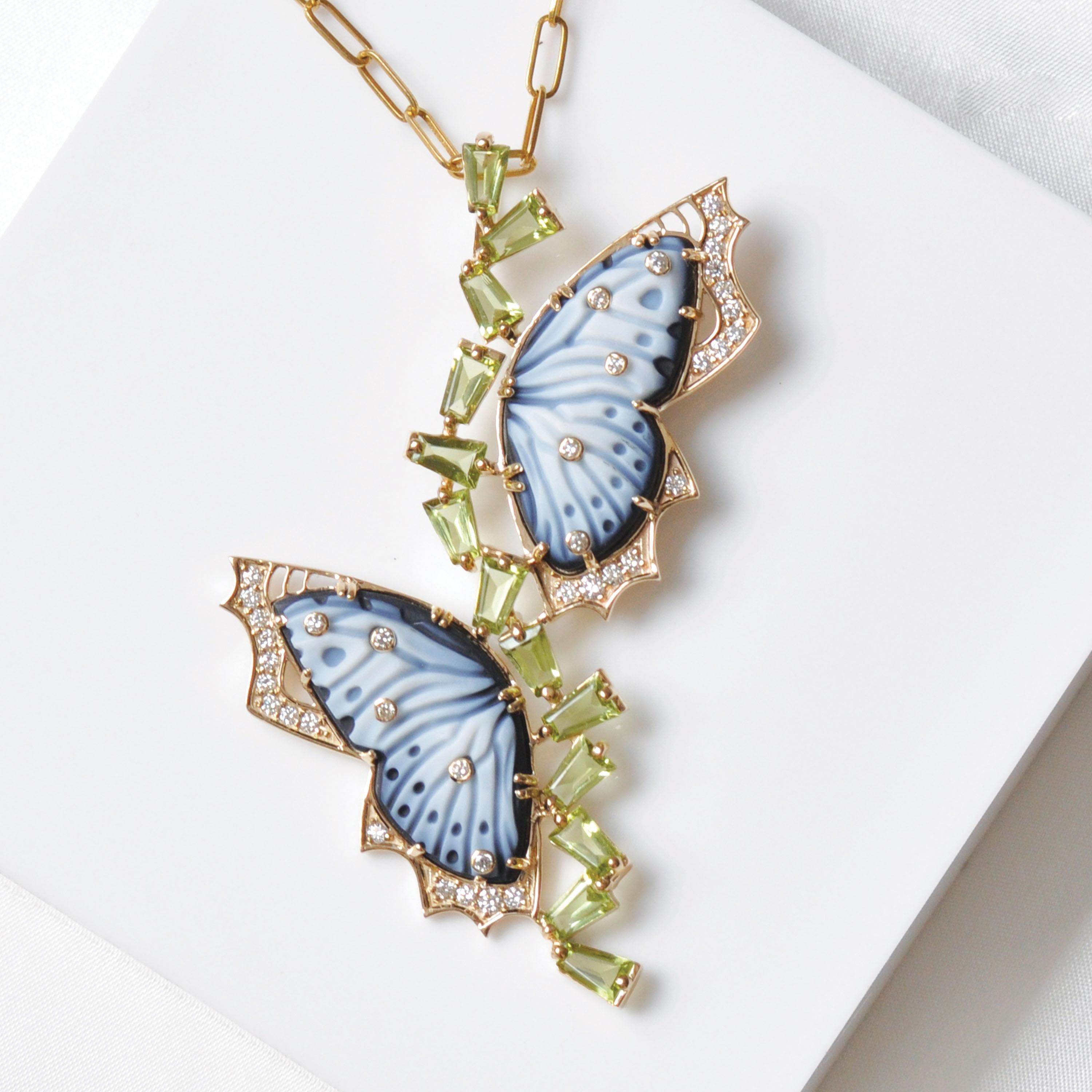 16,82 Karat Hand geschnitzt Achat Schmetterling Peridot Diamant Schmetterling Gold Anhänger (Zeitgenössisch) im Angebot