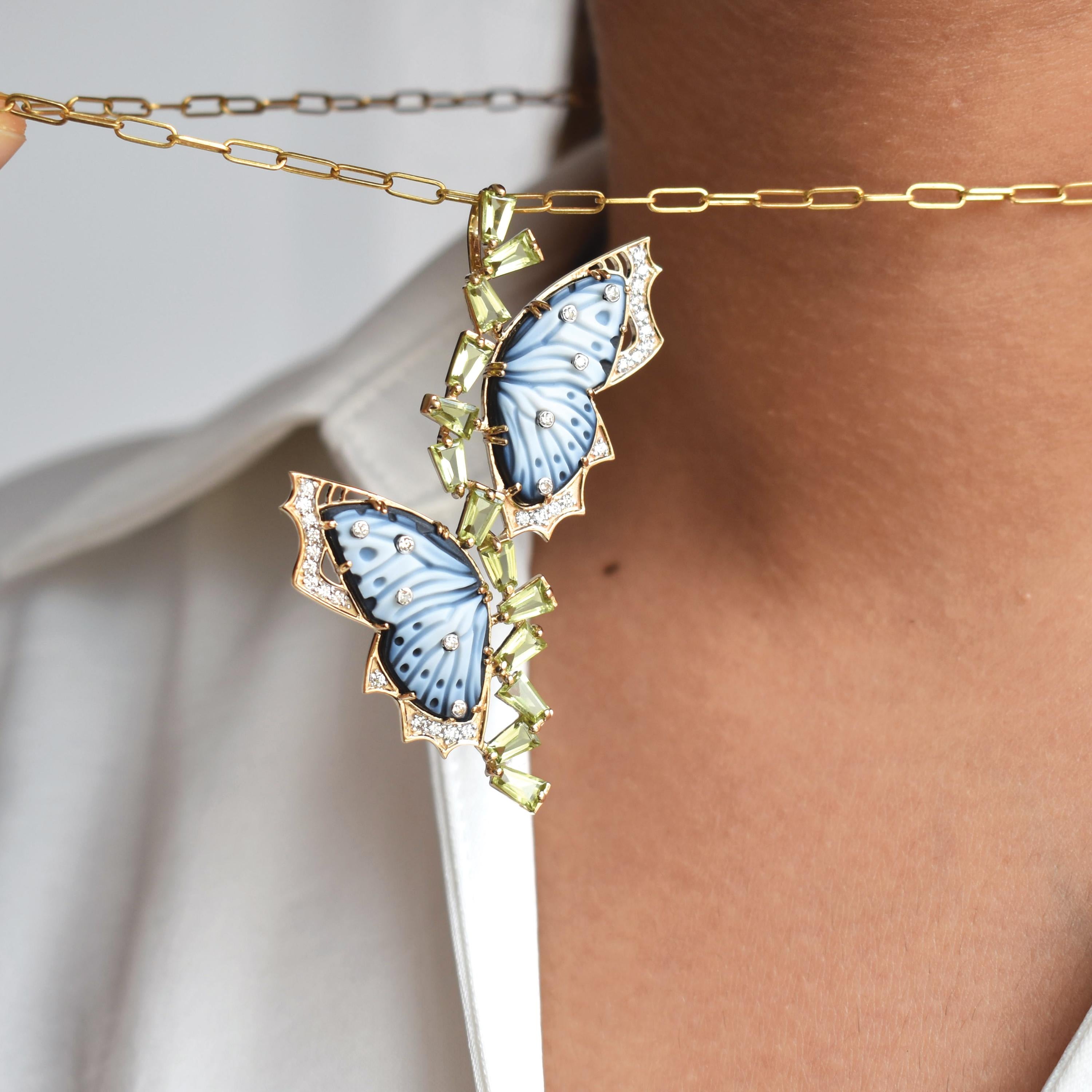 16,82 Karat Hand geschnitzt Achat Schmetterling Peridot Diamant Schmetterling Gold Anhänger im Angebot 3