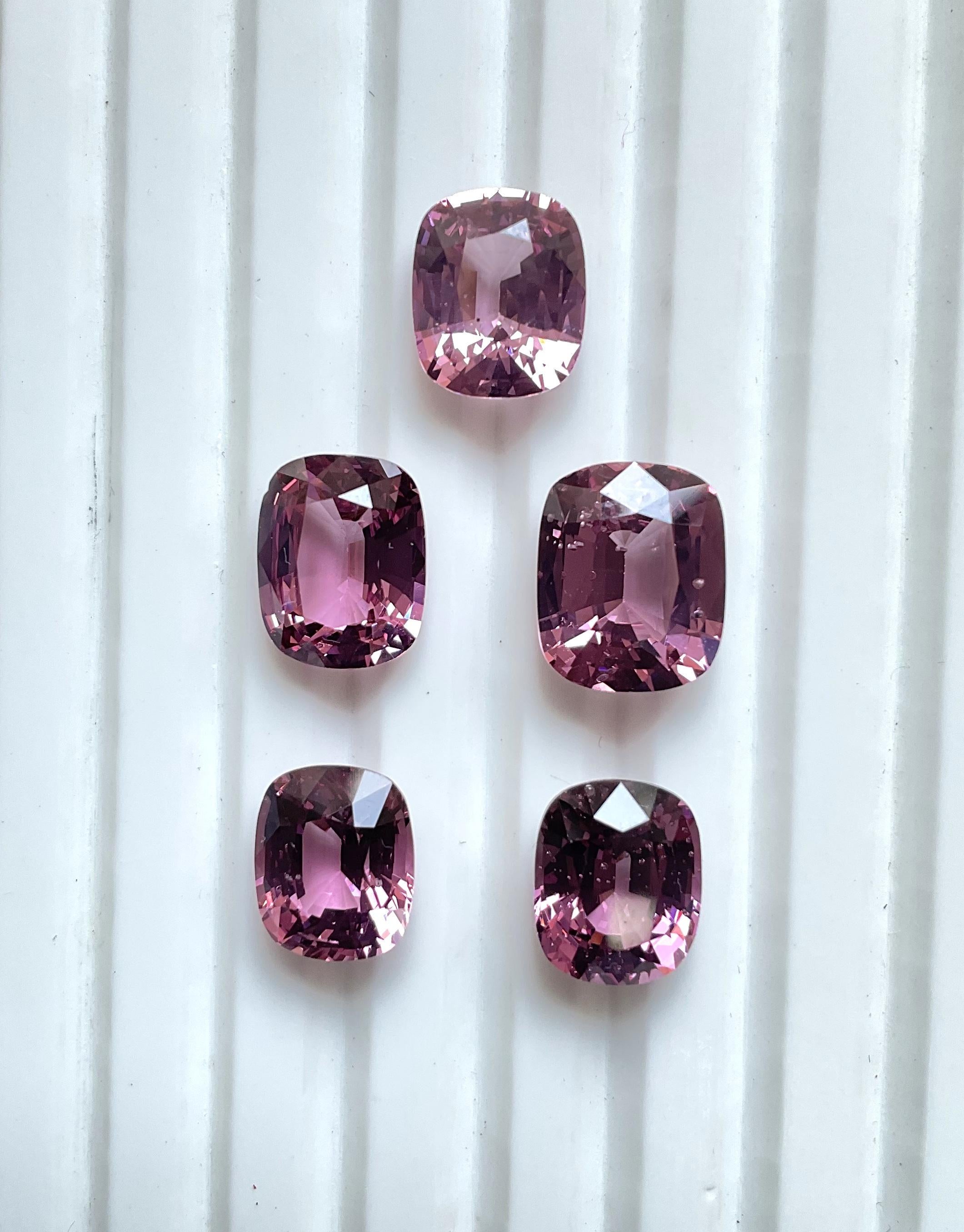 16.82 Carats Burma Spinel Natural Cushion Cut stone For Fine Jewelry Natural Gem In condizioni Nuovo in vendita a Jaipur, RJ