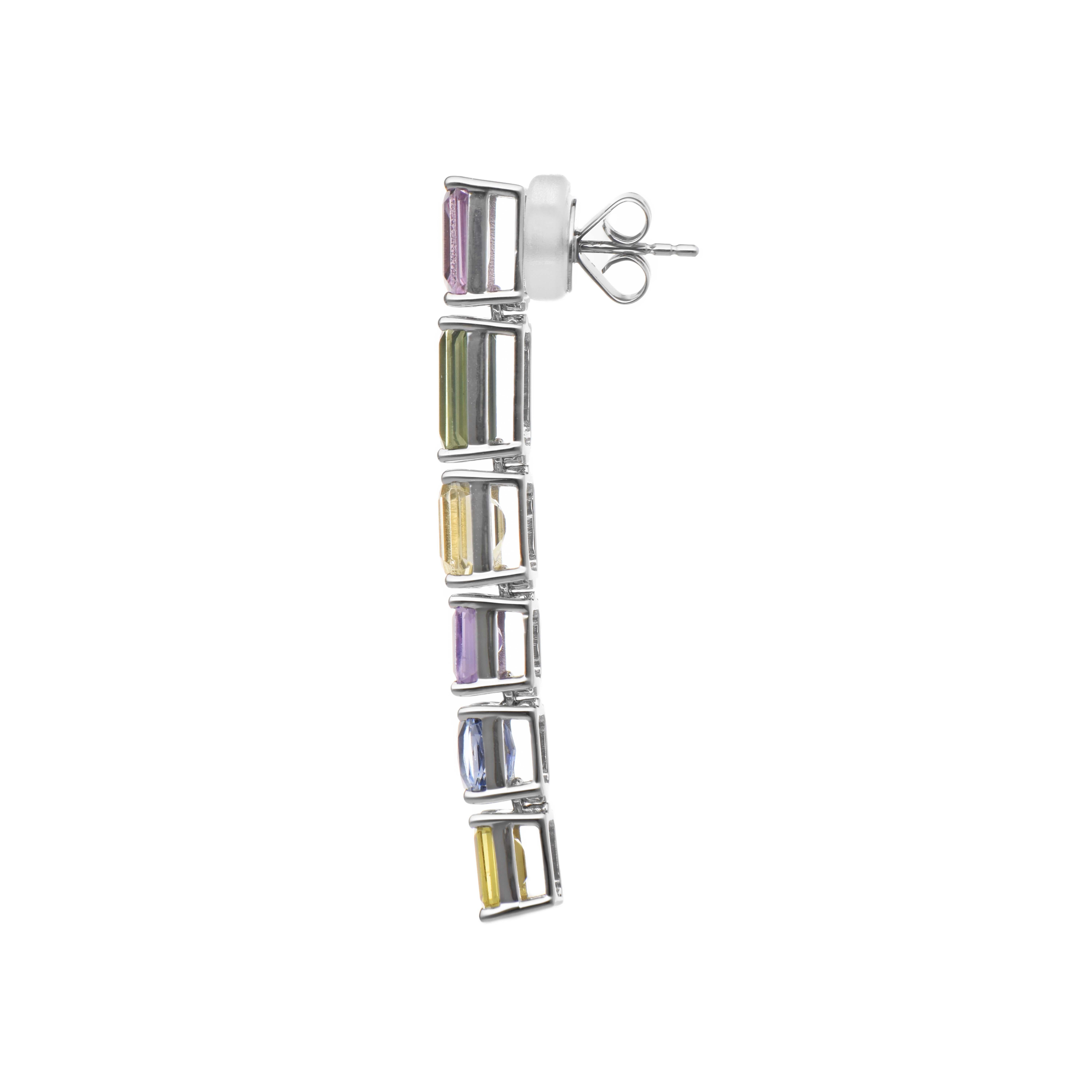 12 Sapphire Gemstones: 16.84 Carats
Metal: 18K White Gold, 8.70 Grams