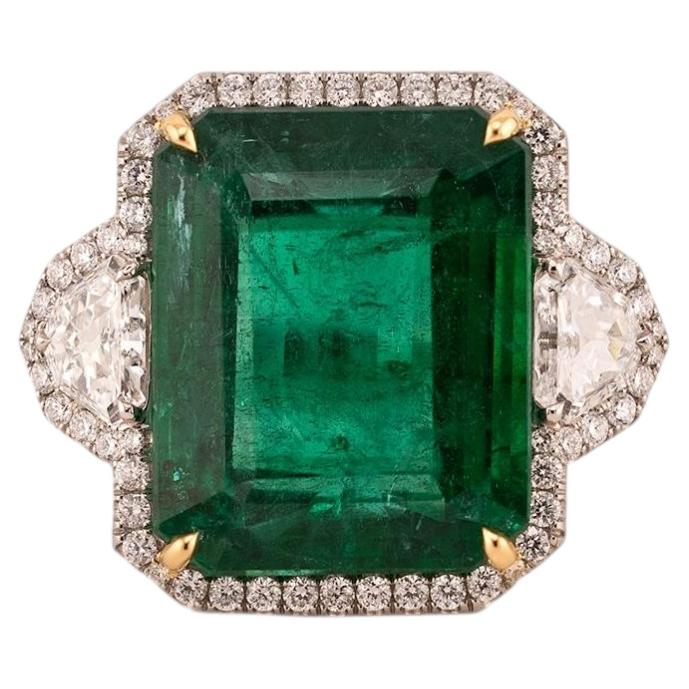 Bague en platine avec émeraude de 16,85 carats en vente