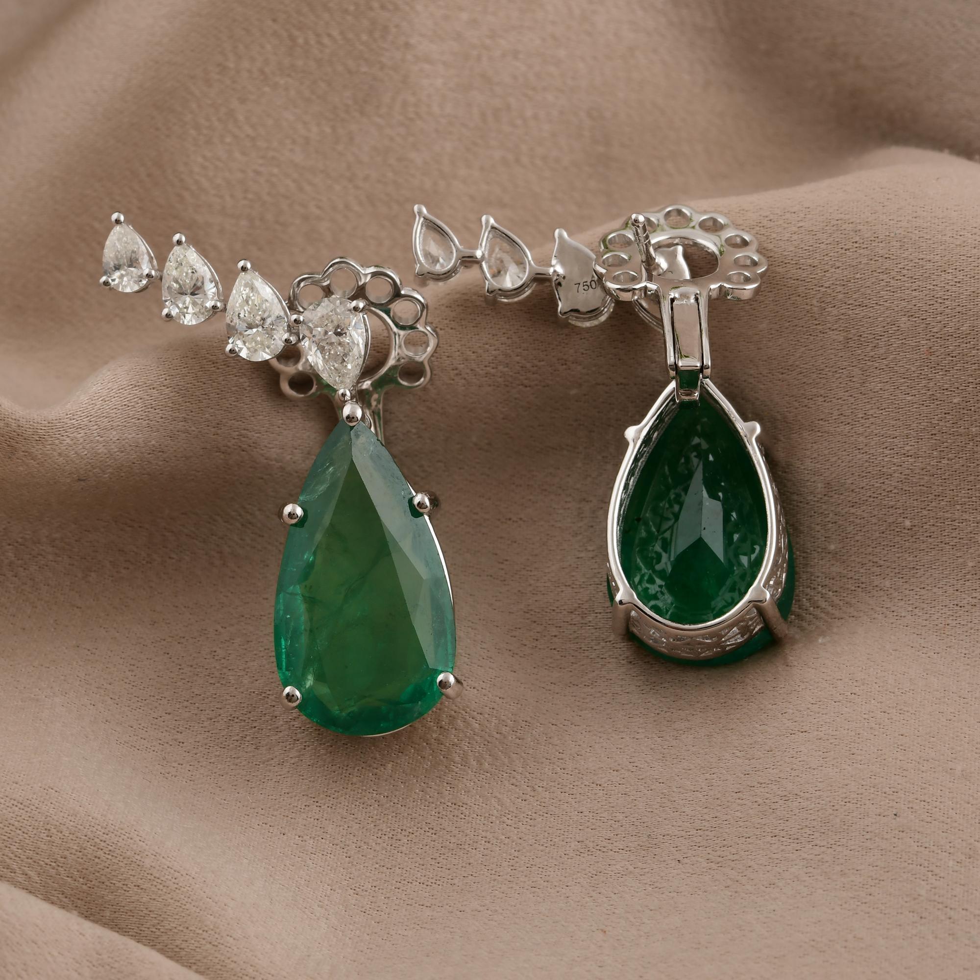 Moderne 16.86Ct Emeraude fine et diamant Boucles d'oreilles pendantes en or massif 14k en vente