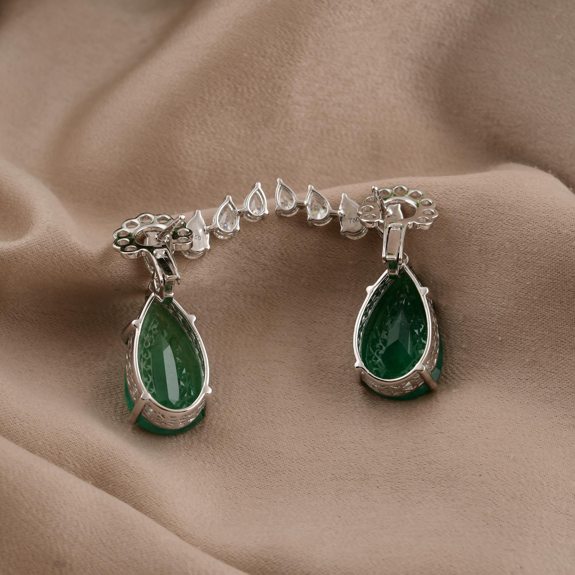 16.86Ct Emeraude fine et diamant Boucles d'oreilles pendantes en or massif 14k Neuf - En vente à Diera, Dubai